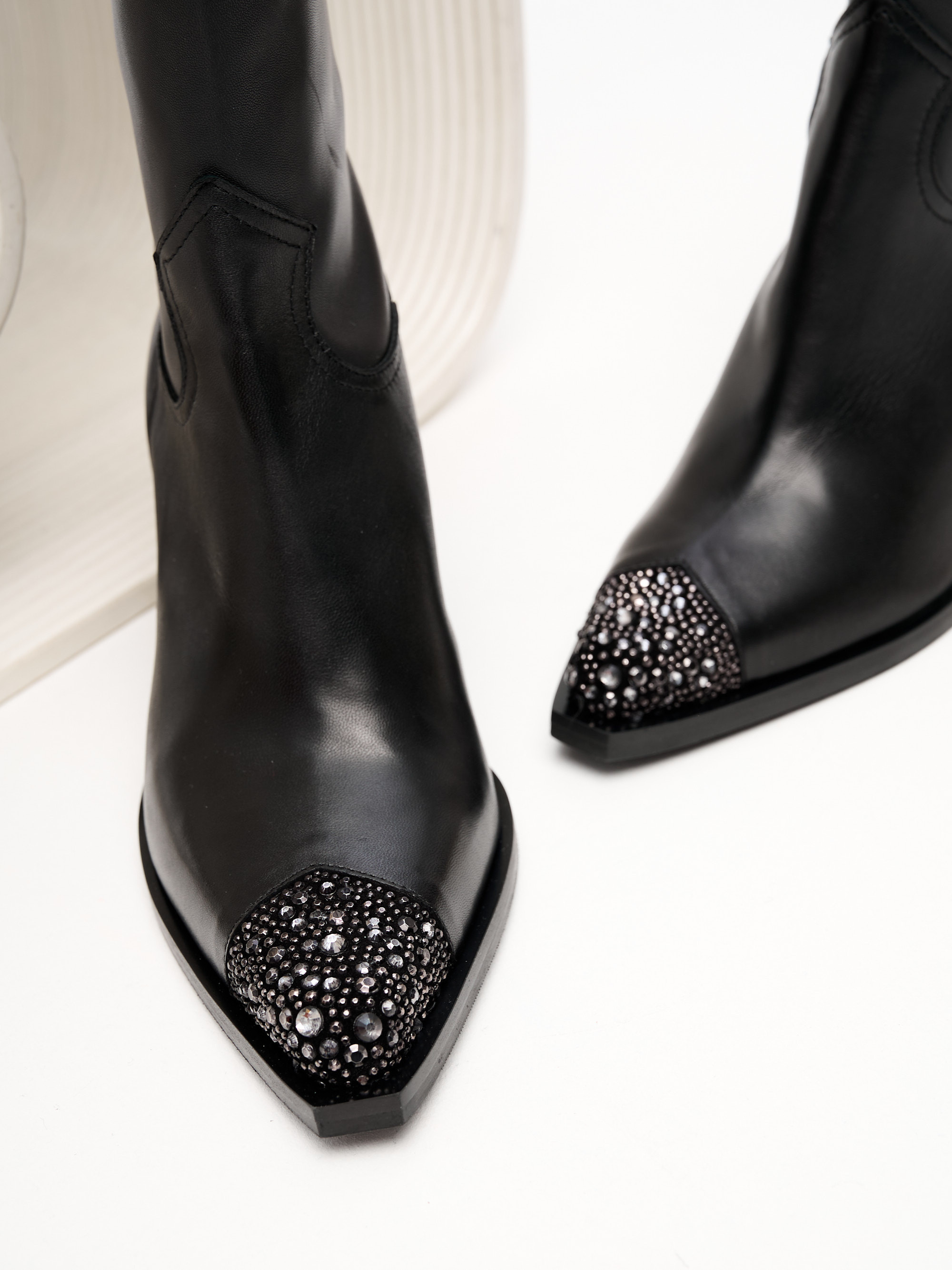 Каталог для Бренда Not Only Black. Fashion фотограф в Москве Ксения Чупрунова