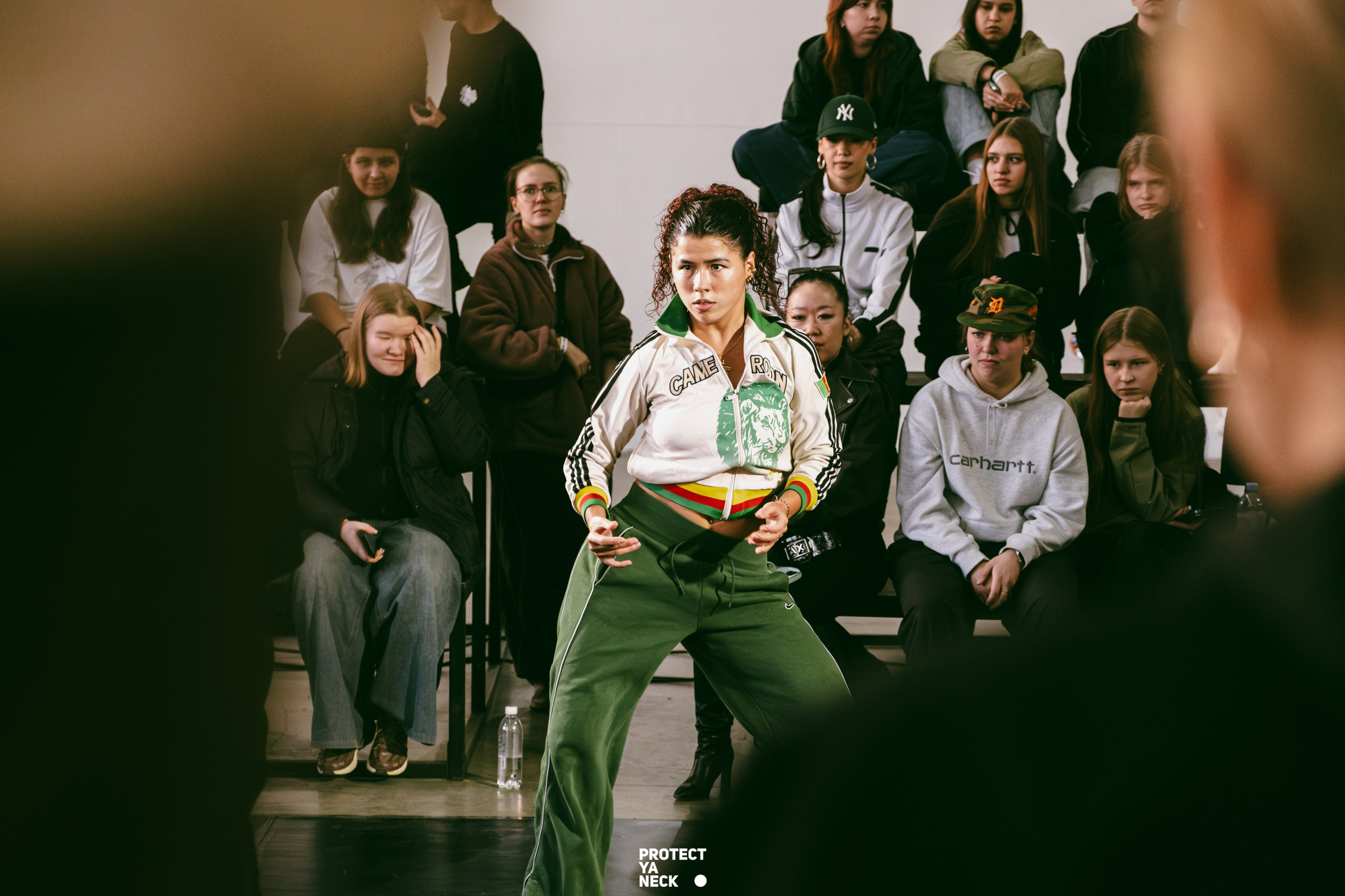 PROTECT YA NECK 22/03 (@youlovebu). Соня бу тебя сфоткала