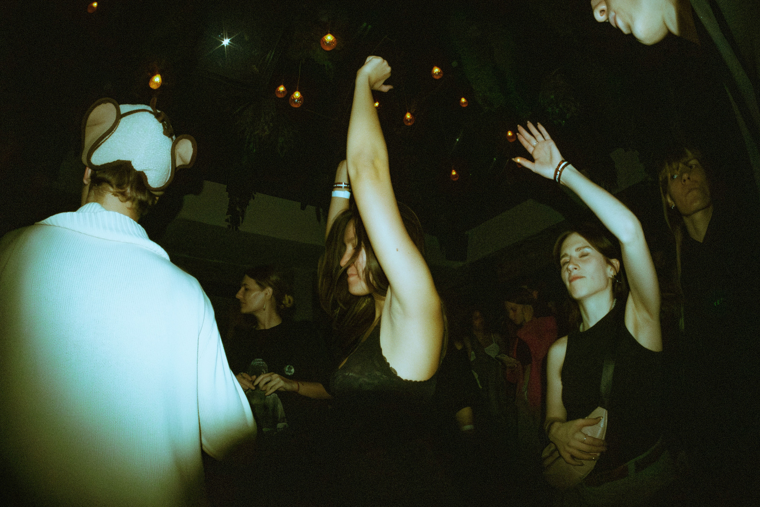 TVORINAPARTY (@youlovebu). Соня бу тебя сфоткала