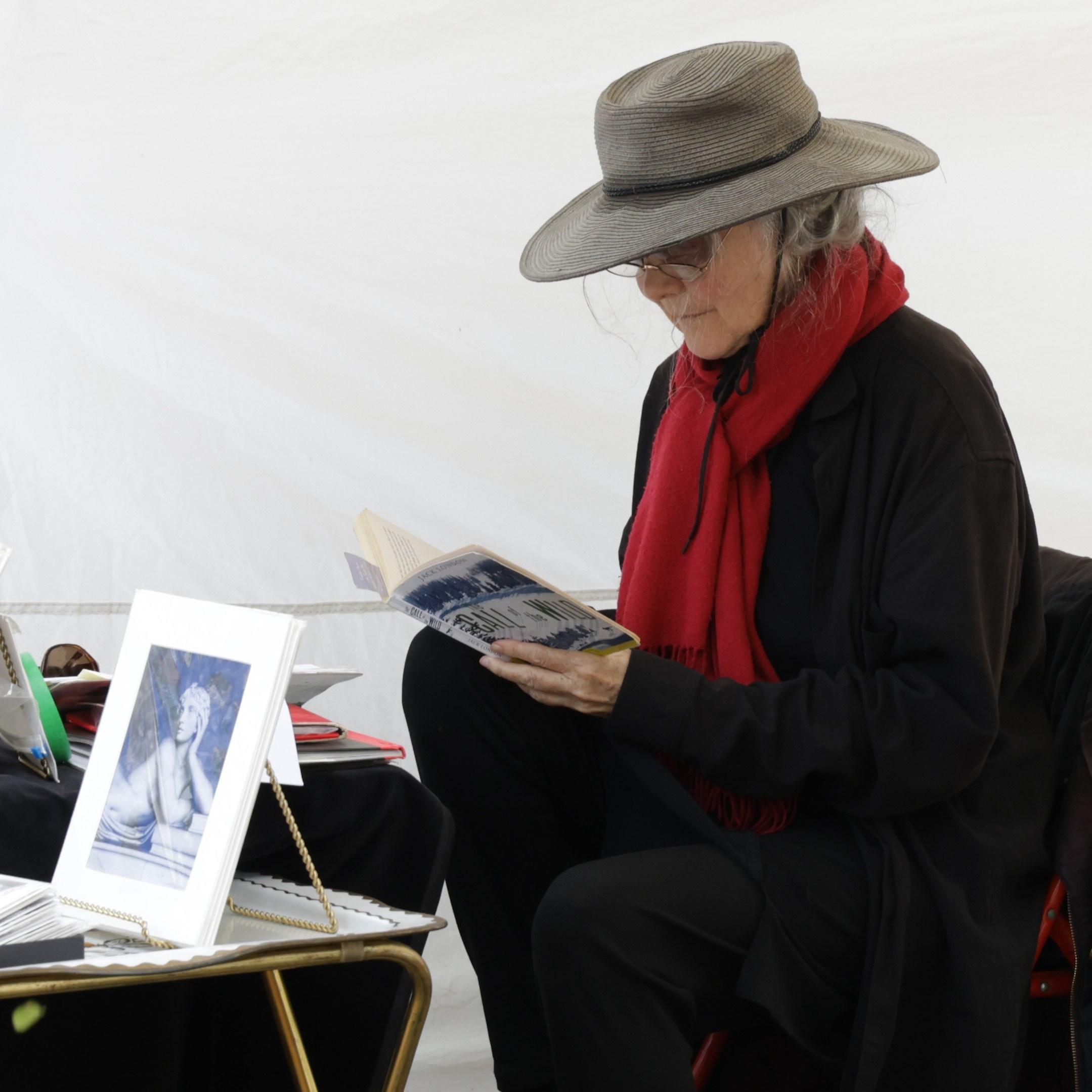 Queen St West Art Crawl. Portrait photographer based in Toronto — Blinova Mariia