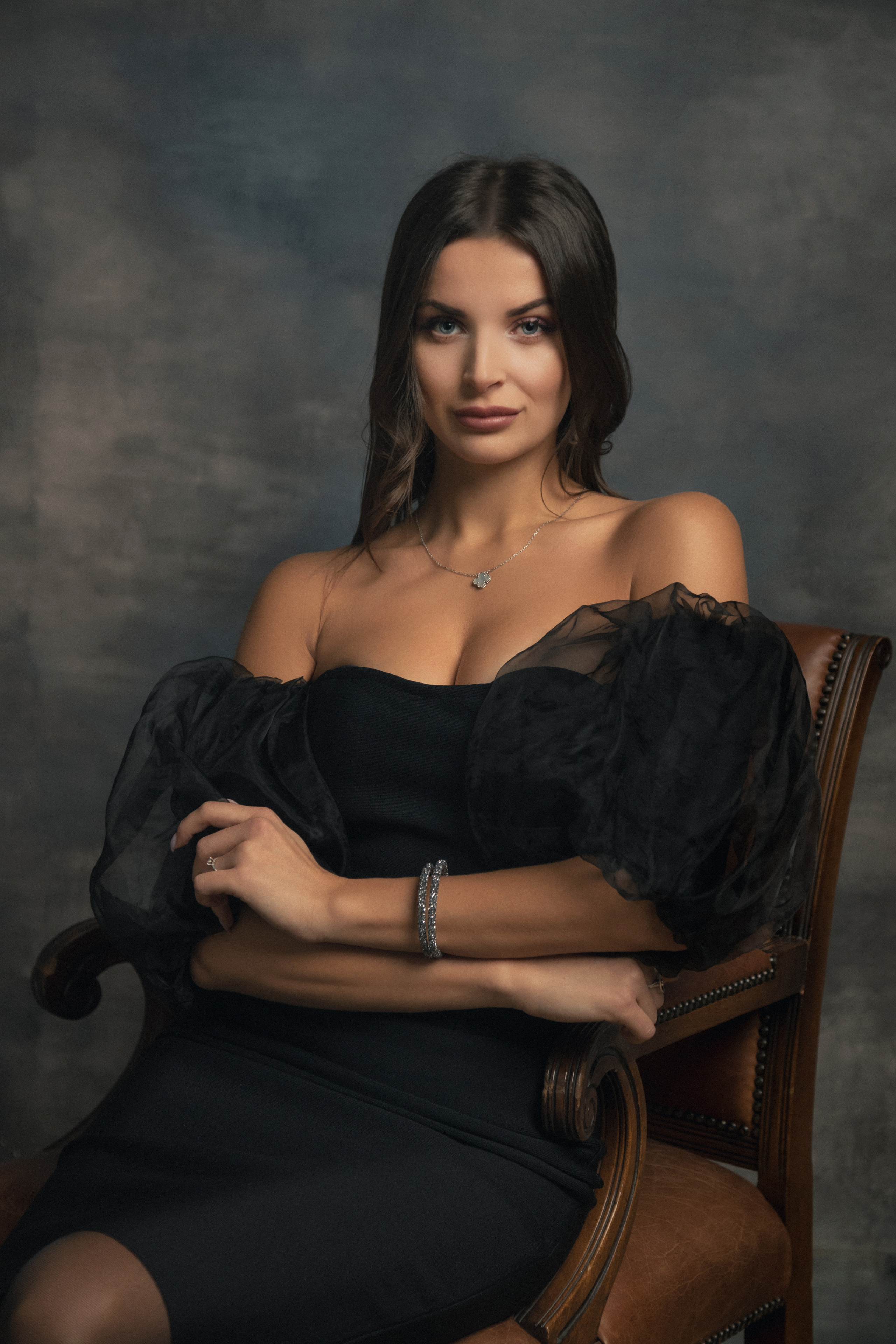 портрет девушки в фотостудии, портретный фотограф в москве, стоимость на сайте