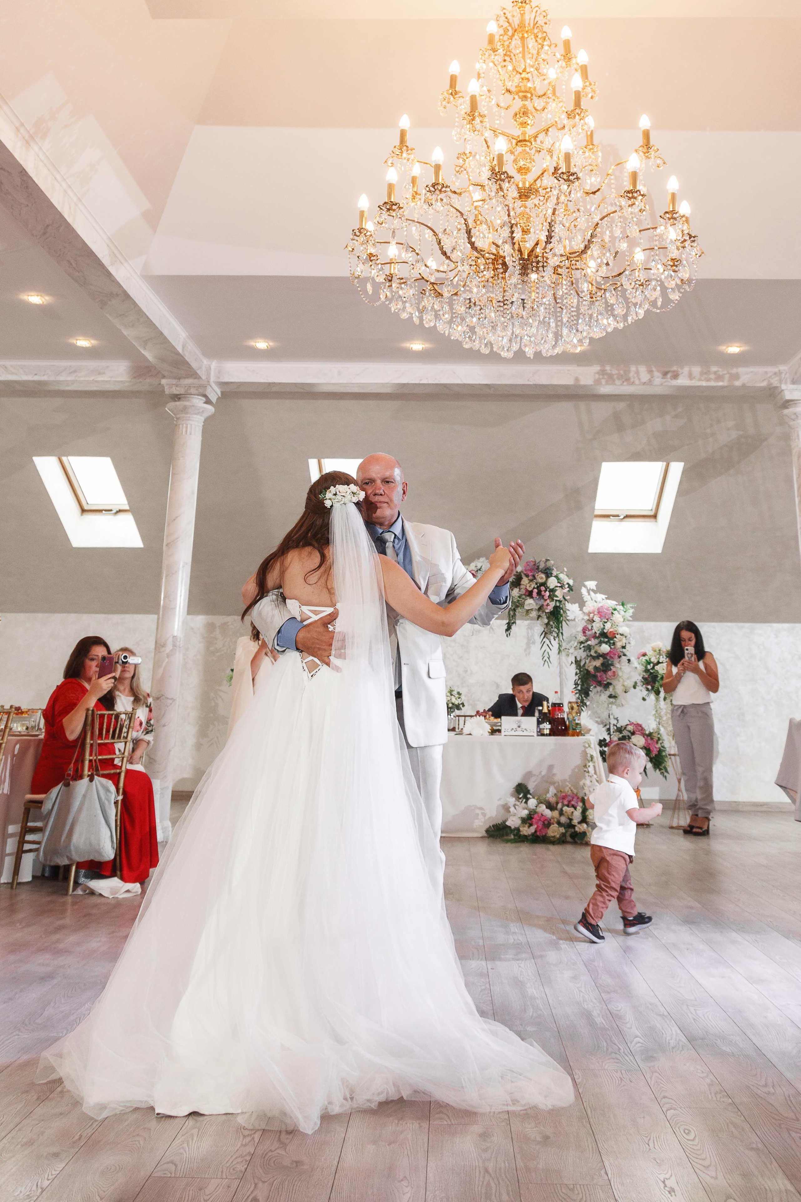 поиск фотографа на свадьбу, свадебная серия, свадебная фотосессия, свадебный фотограф Гладков Дмитрий, свадебный фотограф Москва, свадьба москва, стоимость свадебного фотографа, фотог, фотограф на свадьбу, фотограф одинцово, фотограф стоимость, фотограя свадьба Москва, свадебное платье, свадебный банкет, банкет свадьба, банкет москва, свадебное фото, фото со свадьбы, платье невесты, невеста фото, прогулка на свадьбе, сборы невесты, свадебные сборы, советы невесте, фото из ЗАГСа, ЗАГС фото, Голицын клуб, Голицыно, свадьба Голицын, свадьба в будний день, регистрация свадьбы, свадебный салон, свадебные туфли, туфли невесты, ЗАГС, стоимость фотографа, поиск фотографа, фотограф стоимость, свадебный день, фотосессия свадьба.