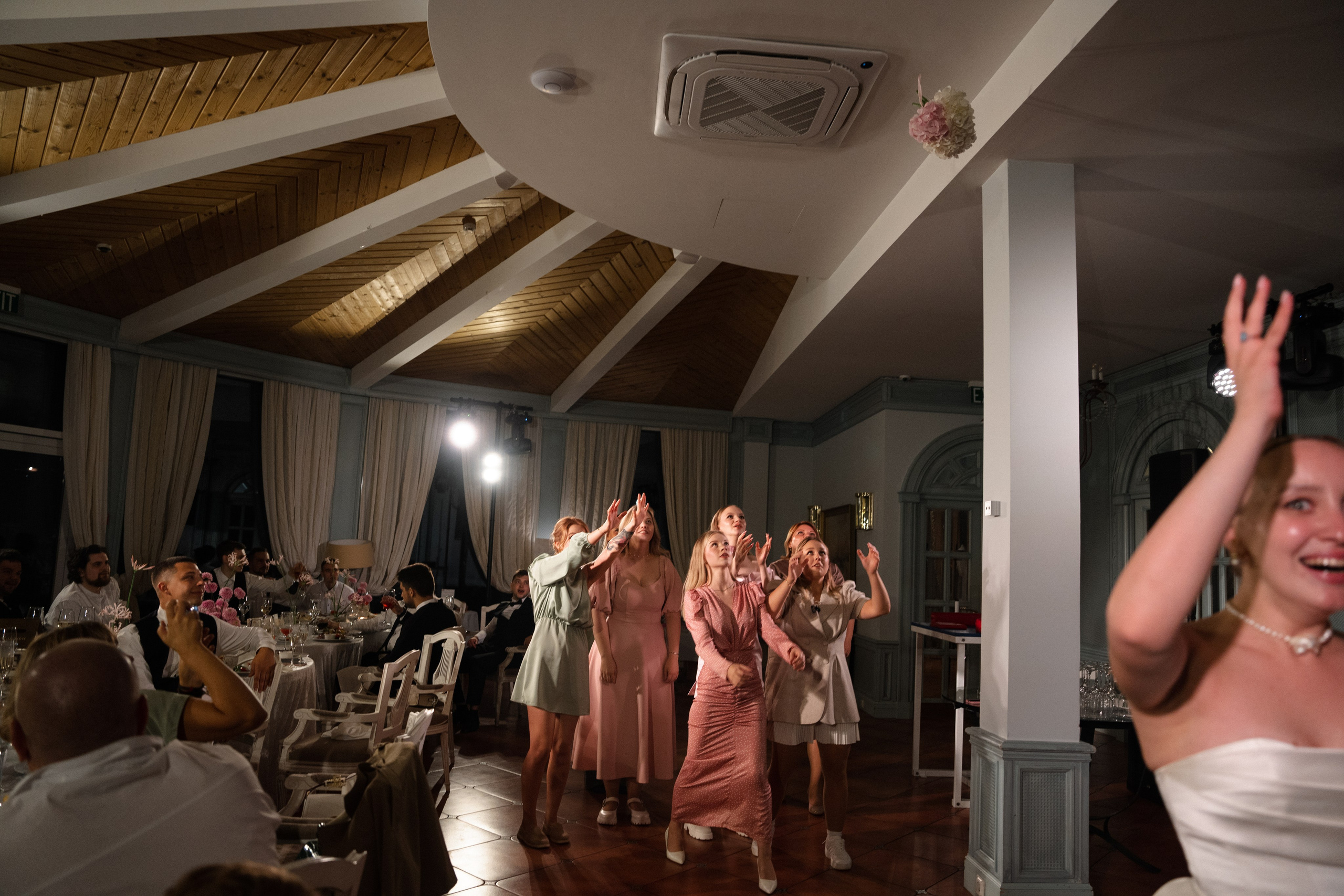 Юлия & Максим. Уютная свадьба в стиле современная классика на заливе. Свадебный фотограф организатор в Санкт-Петербурге Ассоль Опарина