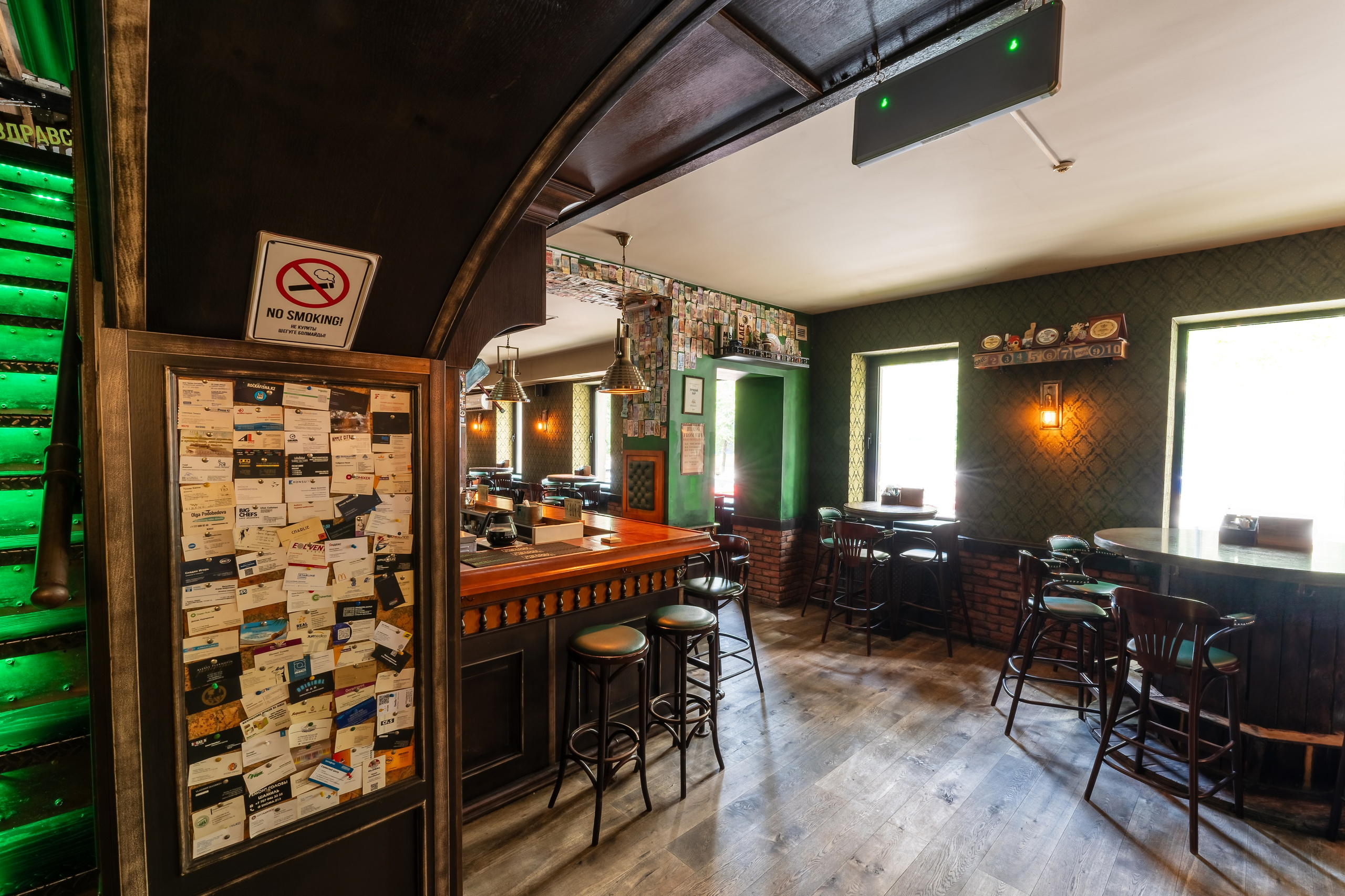 Алматы, William Lawson's 13 — легендарный паб, открытый в 2015 году, ставший вторым домом для многих алматинцев, Алматы, июнь 2024. Интерьерный фотограф Алматы