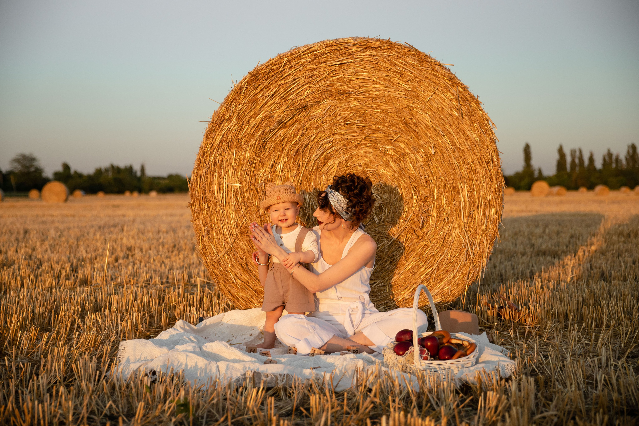 Поле. Лето. Тёплый ветерок. Семейный и свадебный фотограф в Краснодаре. Кристина Ендальцева