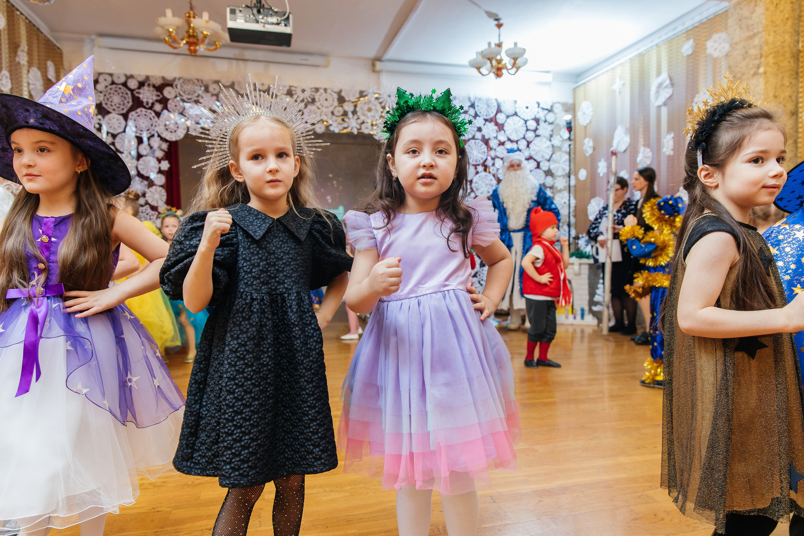 Детский сад № 93 — Утренник (27.12.2024). Свадебный и семейный фотограф Крамар Наталья