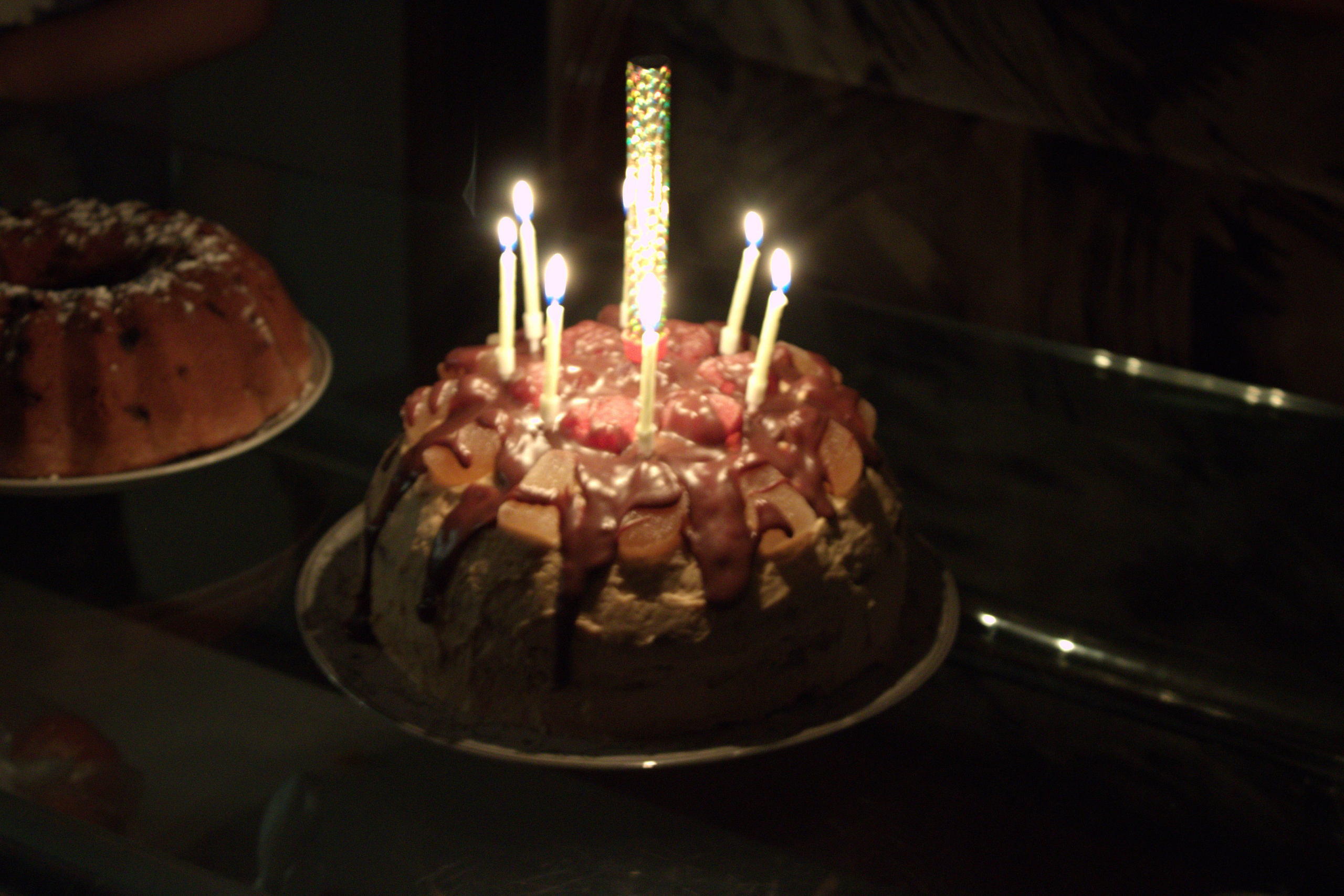 торт со свечками ко дню рождения девочки