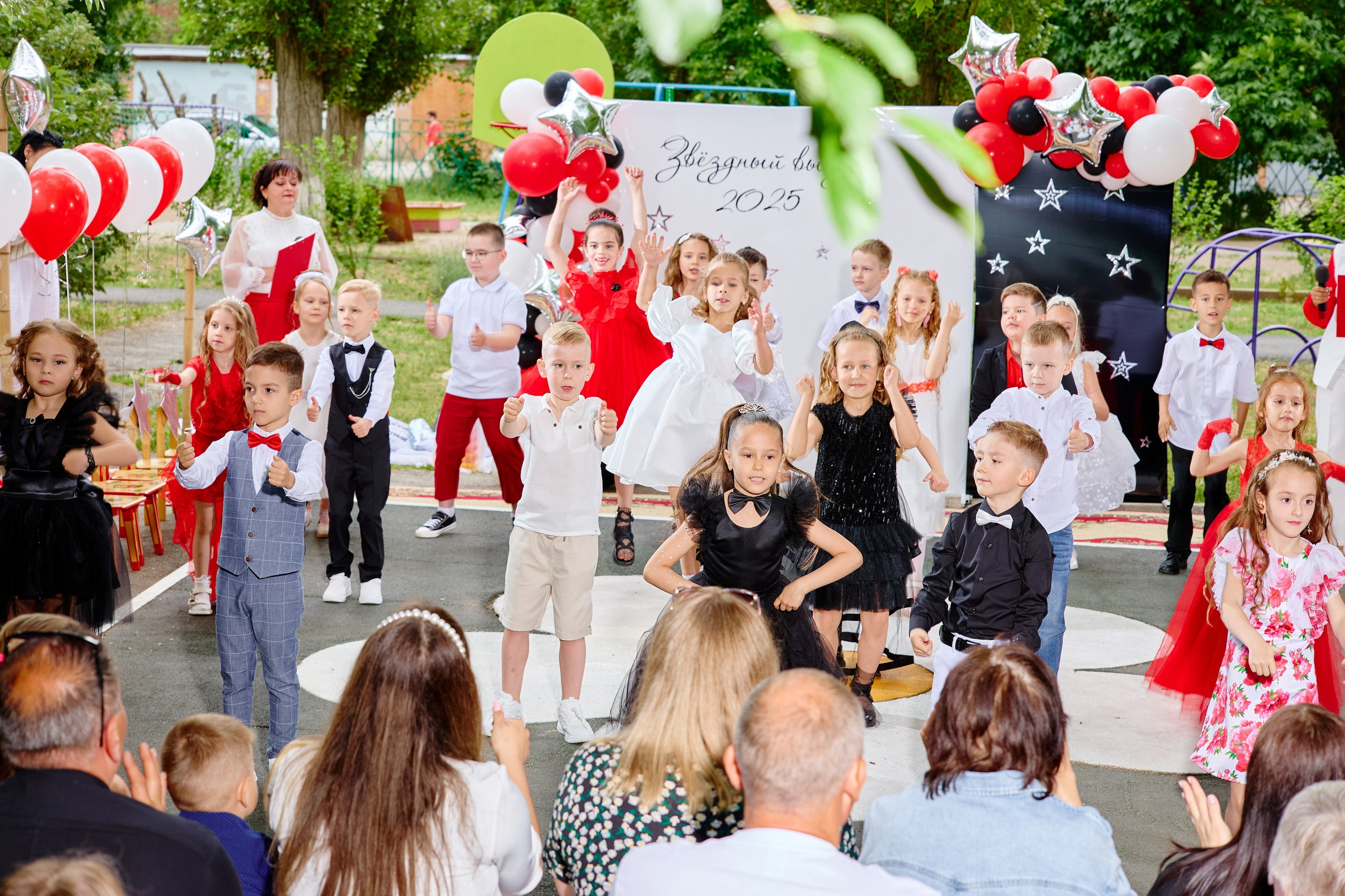 Выпускной 45 сад. Фотограф Выпускные альбомы Таганрог Сергей Коробченко