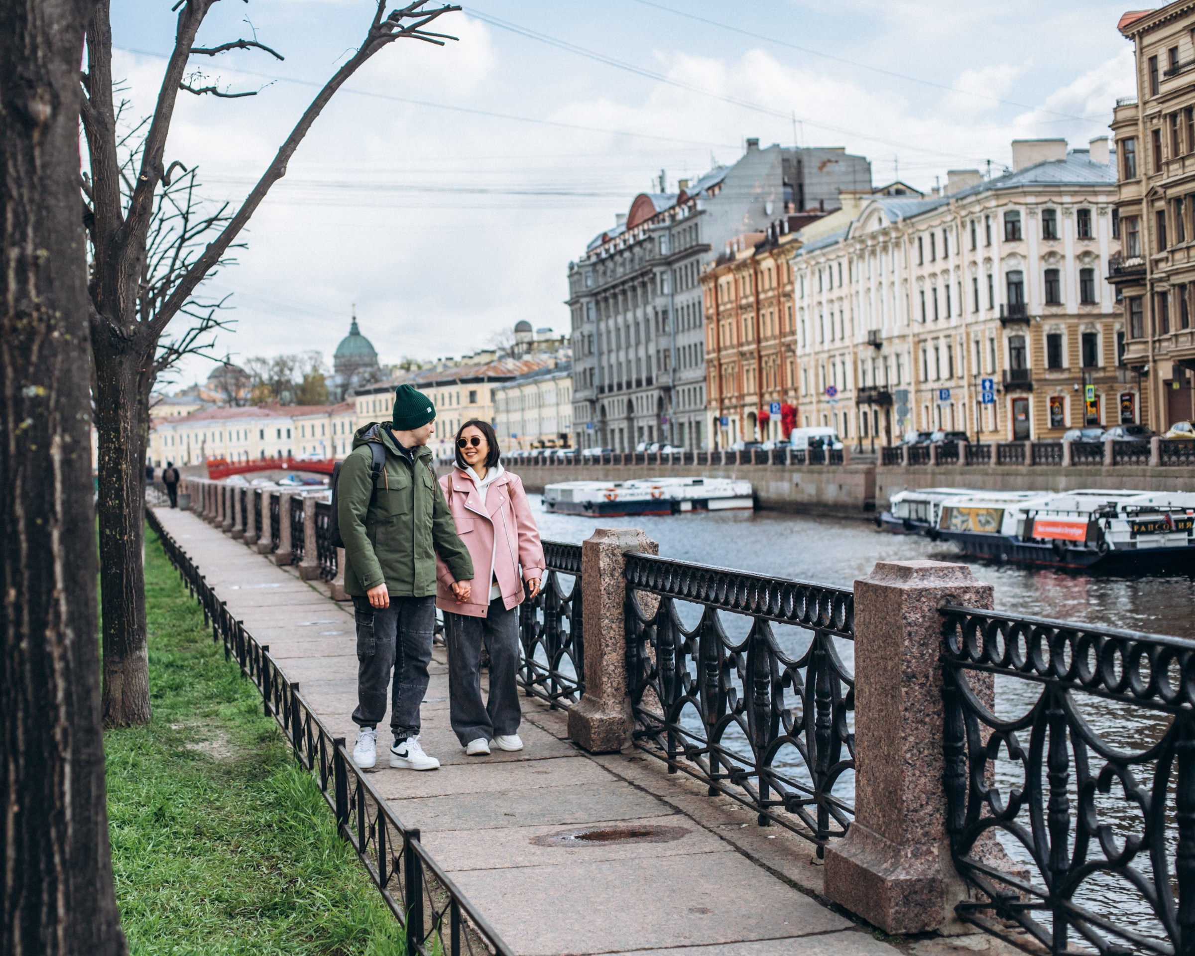 Максим и Катерина в мае. Фотопрогулка в Петербурге. Индивидуальный и семейный фотограф в Санкт-Петербурге
