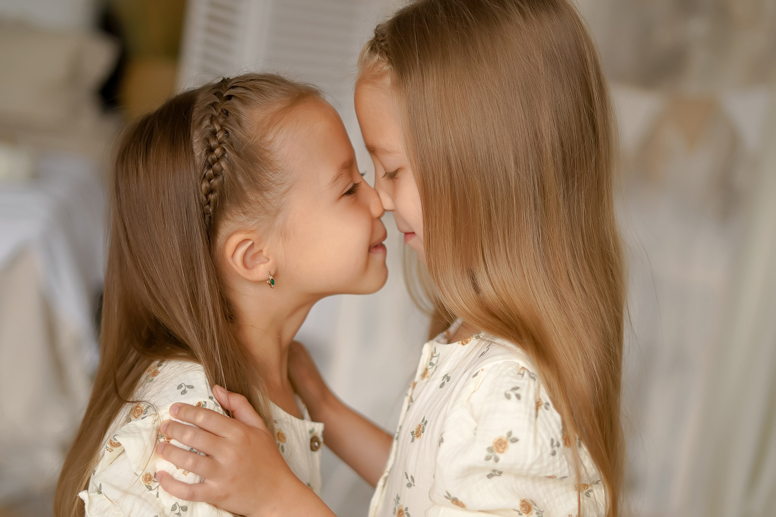 Девочки и ёжик. Фотограф Татьяна Митрофанова