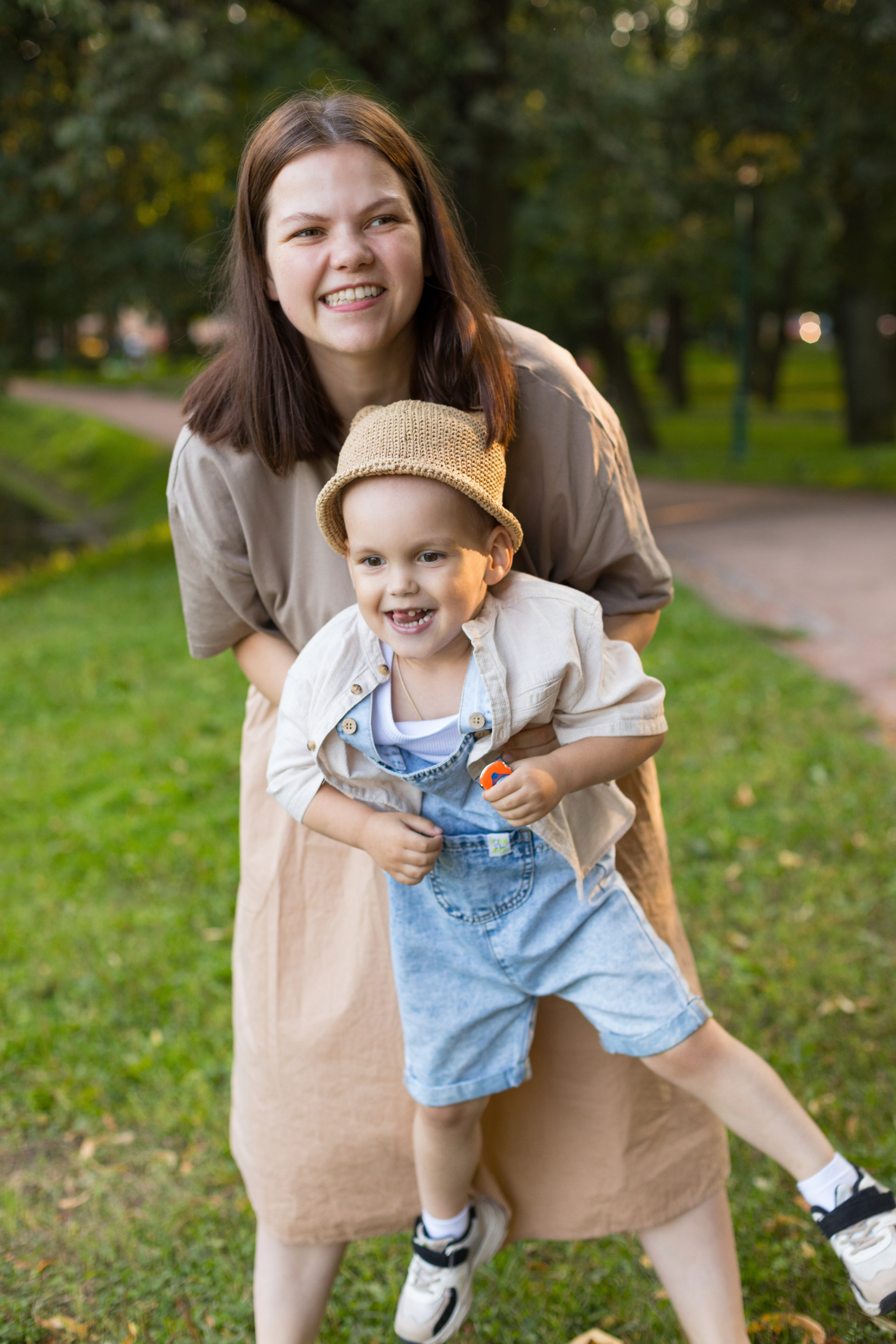 Летняя семейная фотопрогулка в Таврическом саду. Детский и контент фотограф Надя Волкова Санкт-Петербург