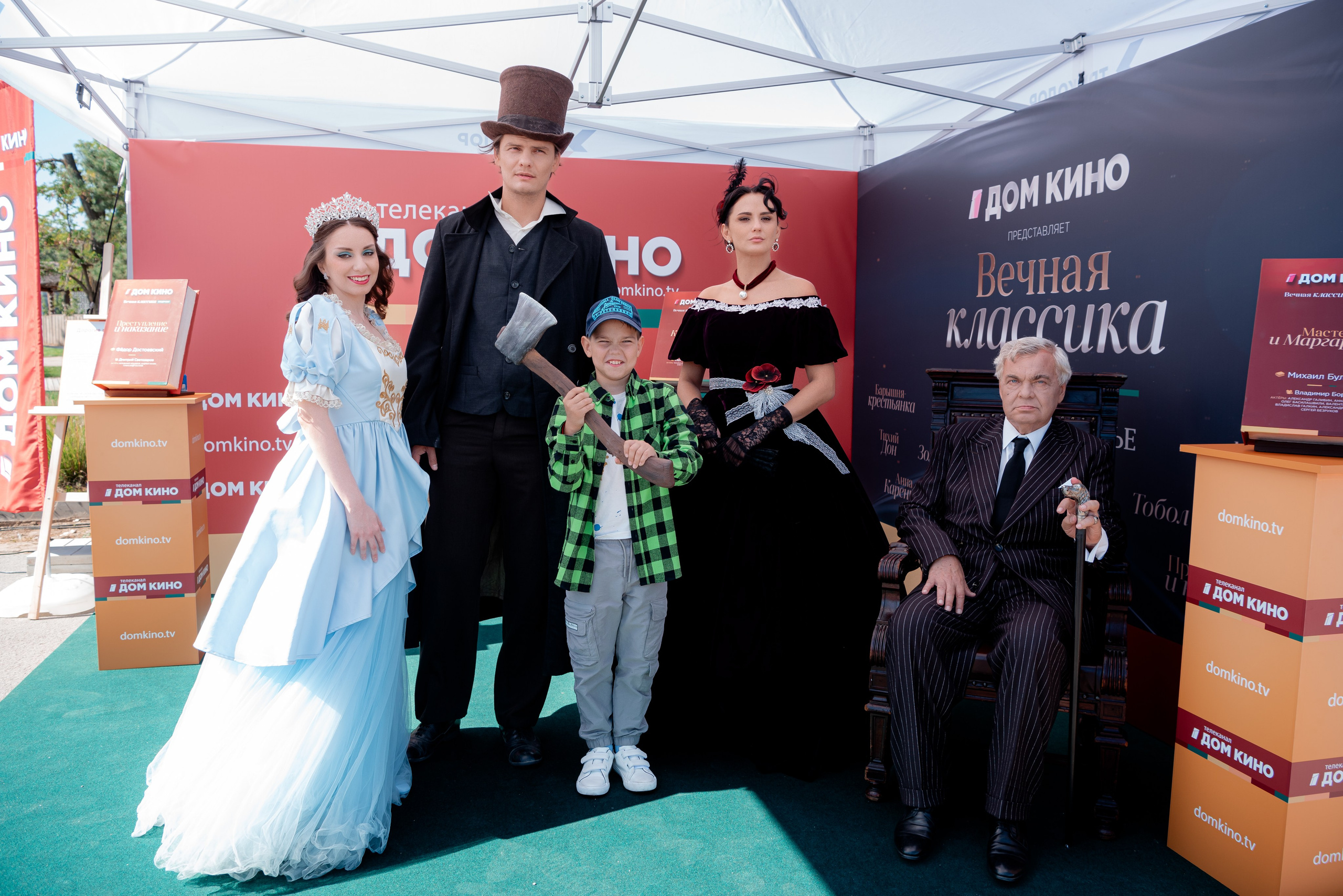 Портретные фото с артистами в палатке Триколор Дом Кинов на день города Волгоград. Фотограф в Волгограде и Волжском Александр Горбань