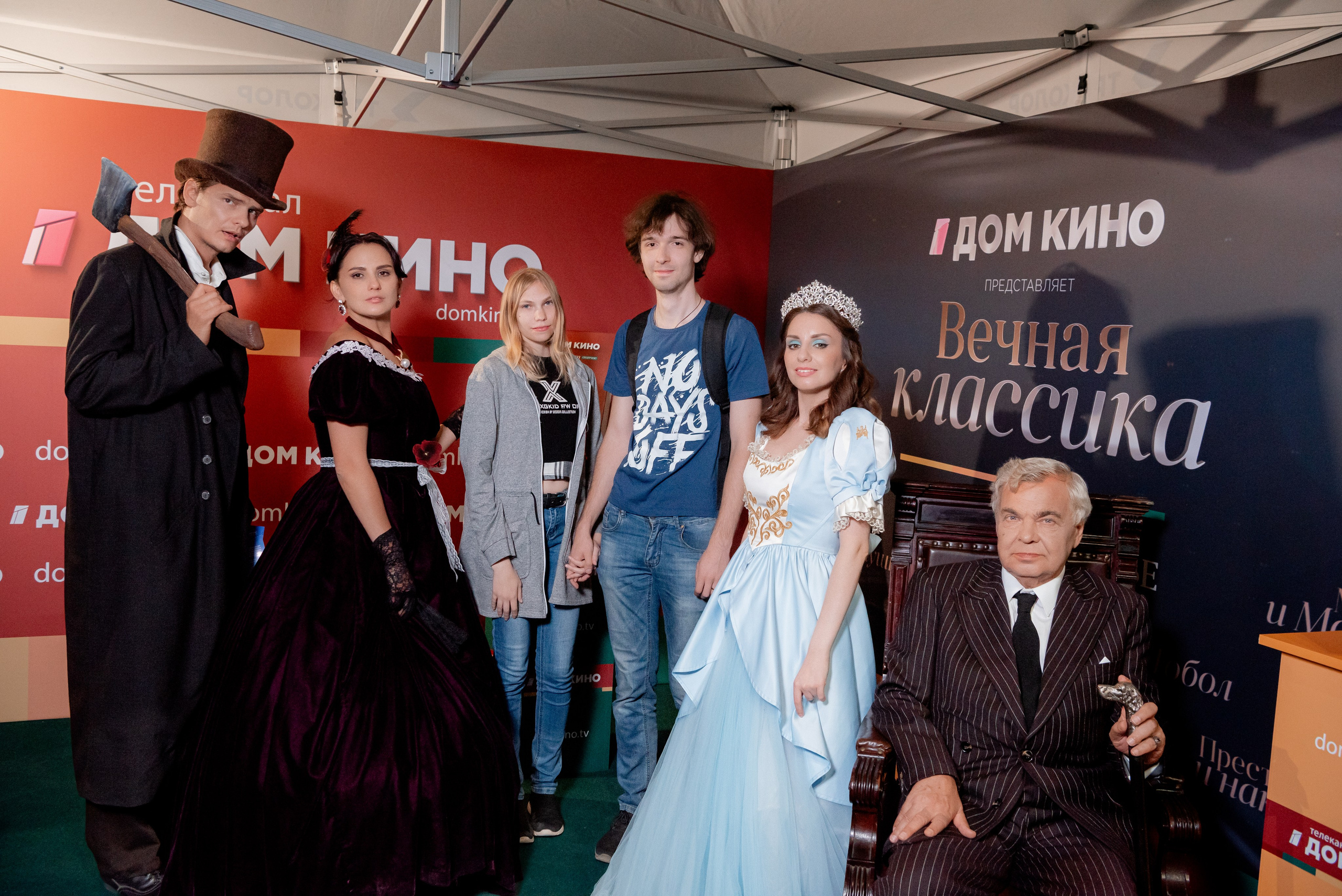 Портретные фото с артистами в палатке Триколор Дом Кинов на день города Волгоград. Фотограф в Волгограде и Волжском Александр Горбань