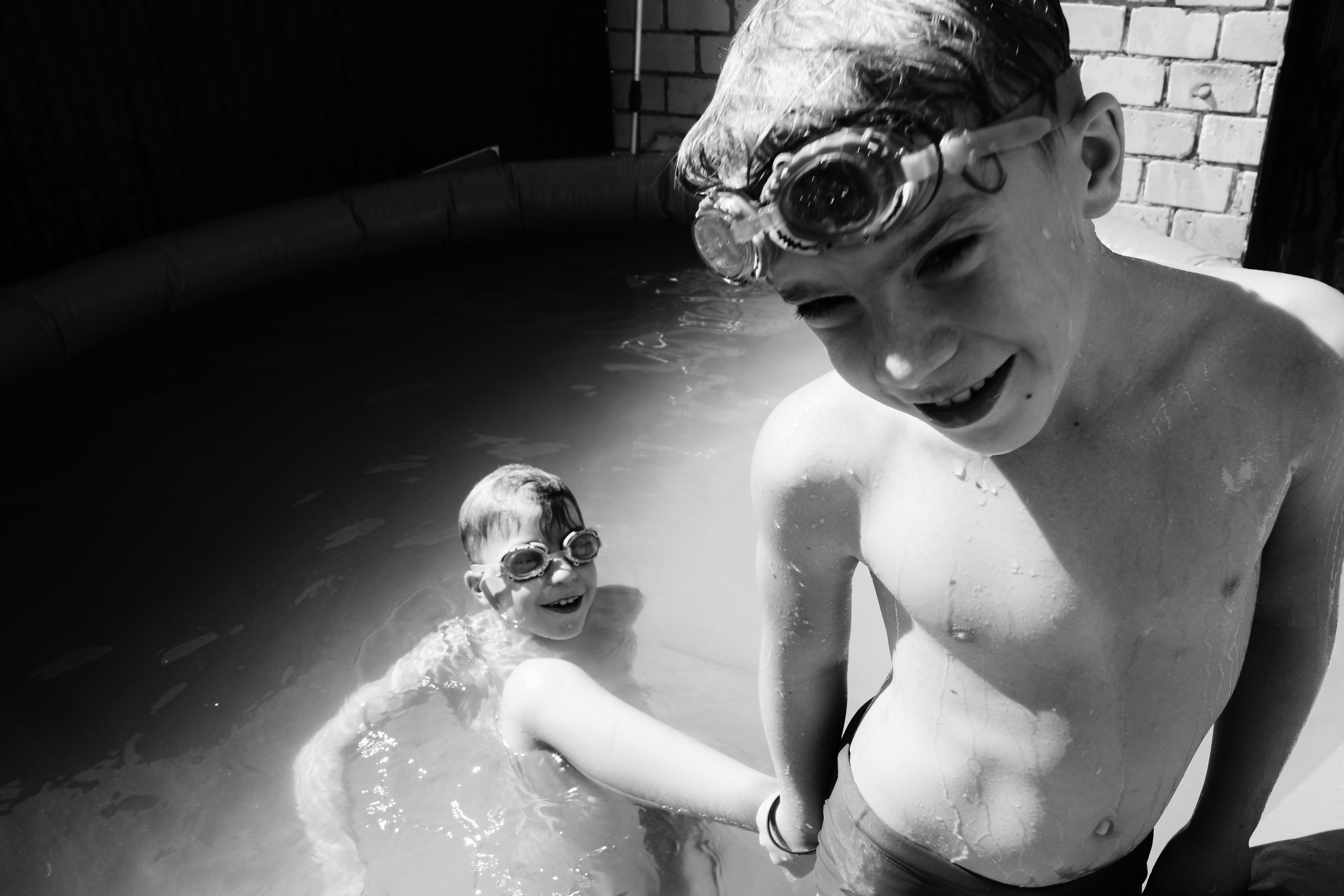 Дурачились в бассейне, июль 2021 год