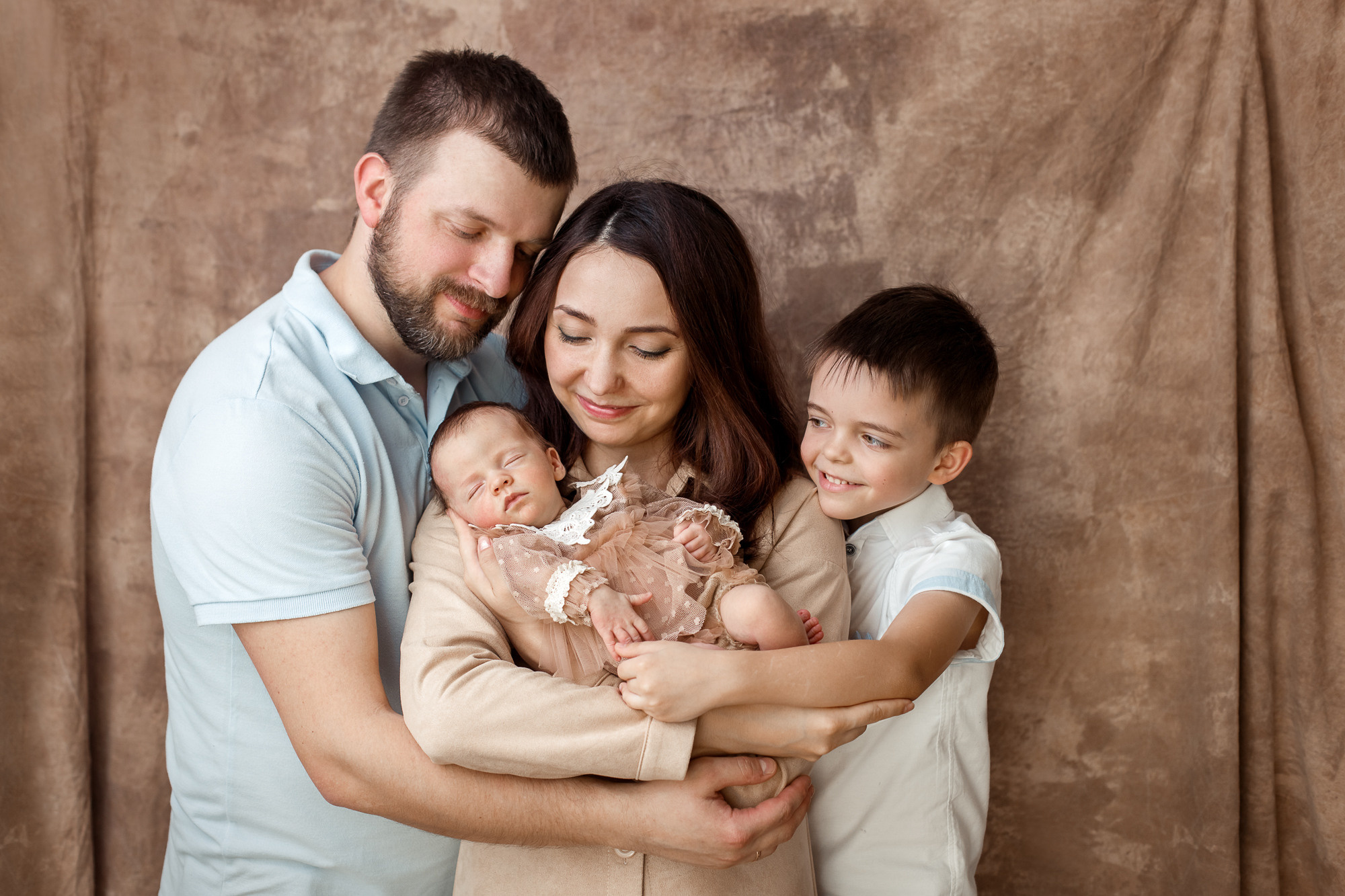 Съемка новорожденных с выездом на дом Ярославль, Москва, Иваново. Детский, семейный и фотограф новорождённых в Ярославле Анна Салова