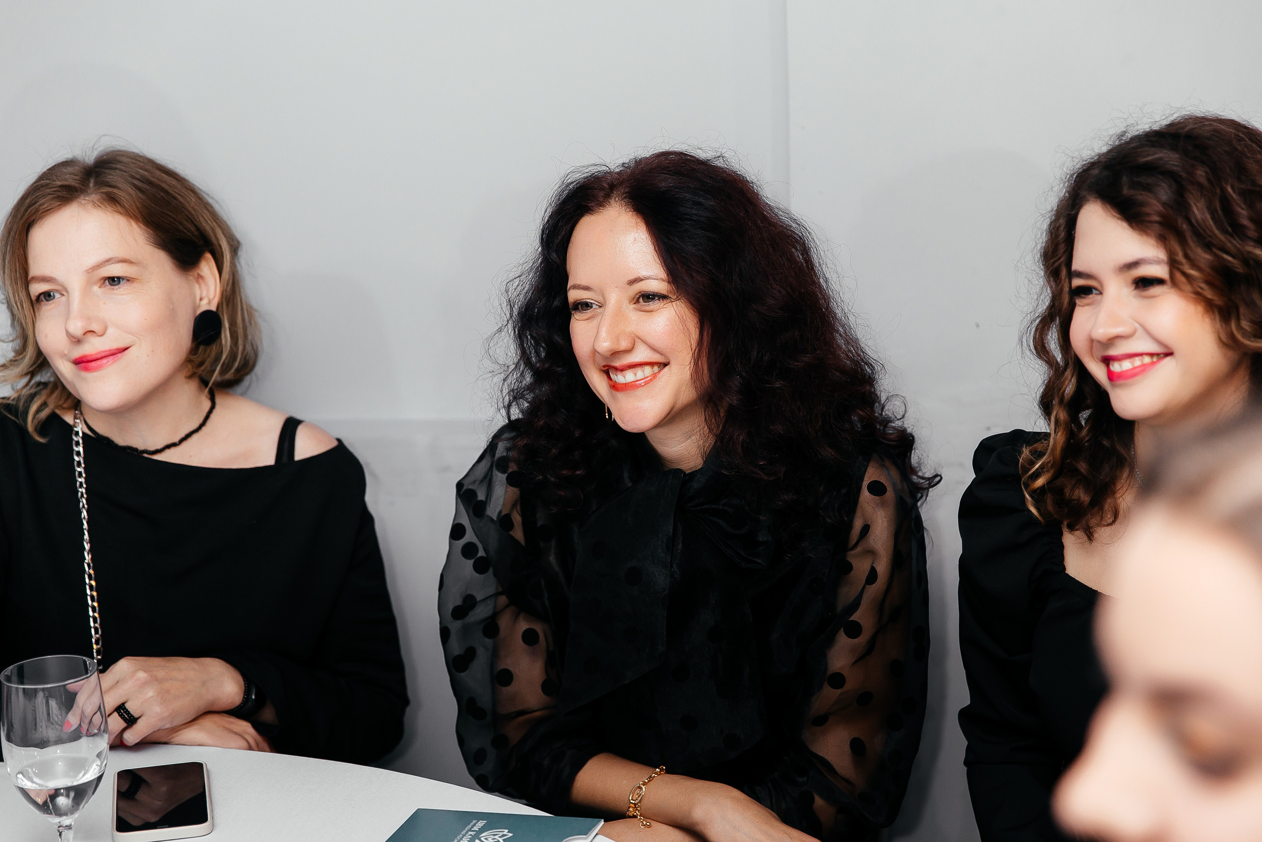 Фотозона+выступление спикеров. Фотограф в Красноярске Надежда Воскресенская