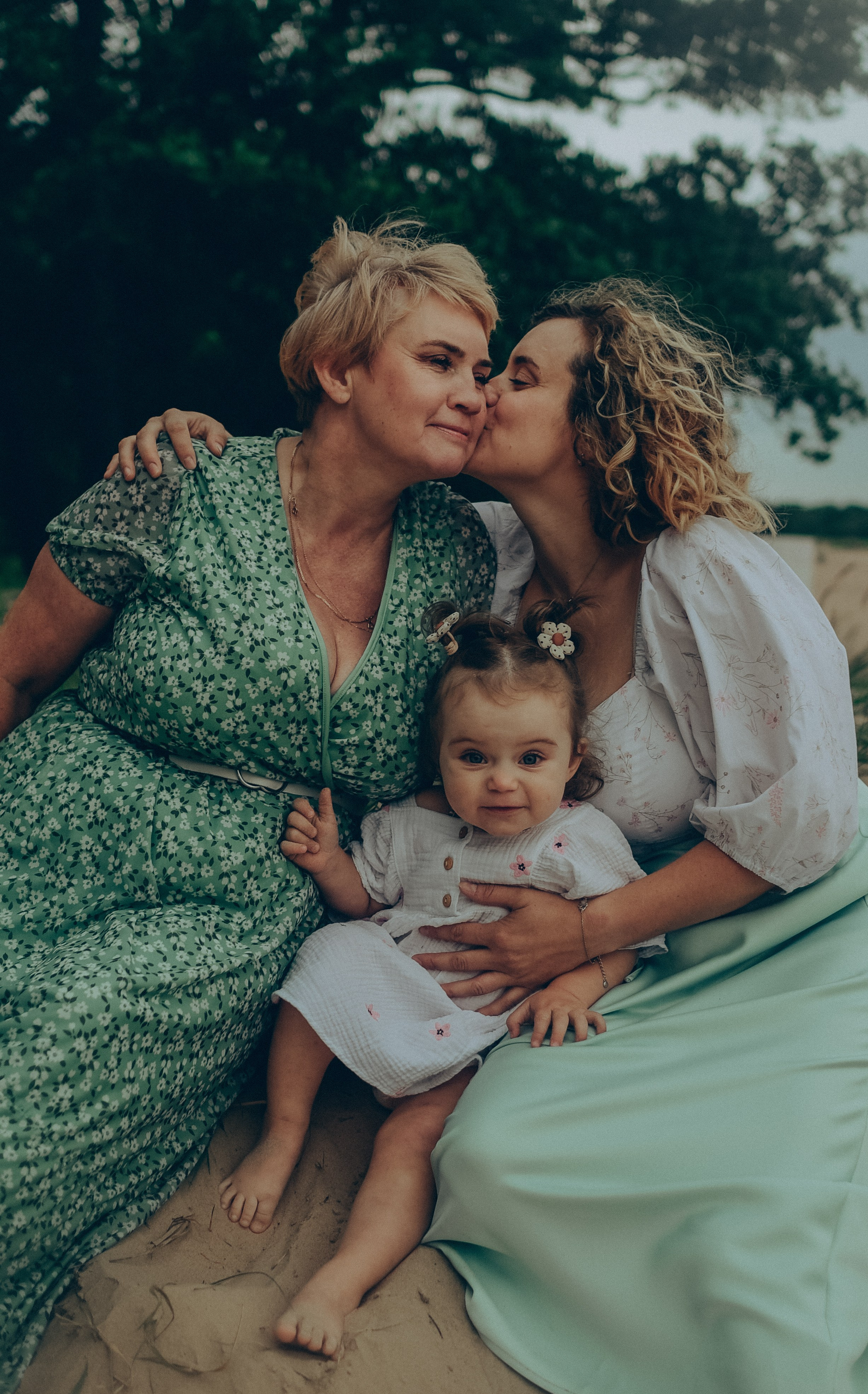 Съемка поколений на заливе. Елизавета Юлия Сергей и Ия. Семейный и свадебный фотограф в Санкт-Петербурге Яна