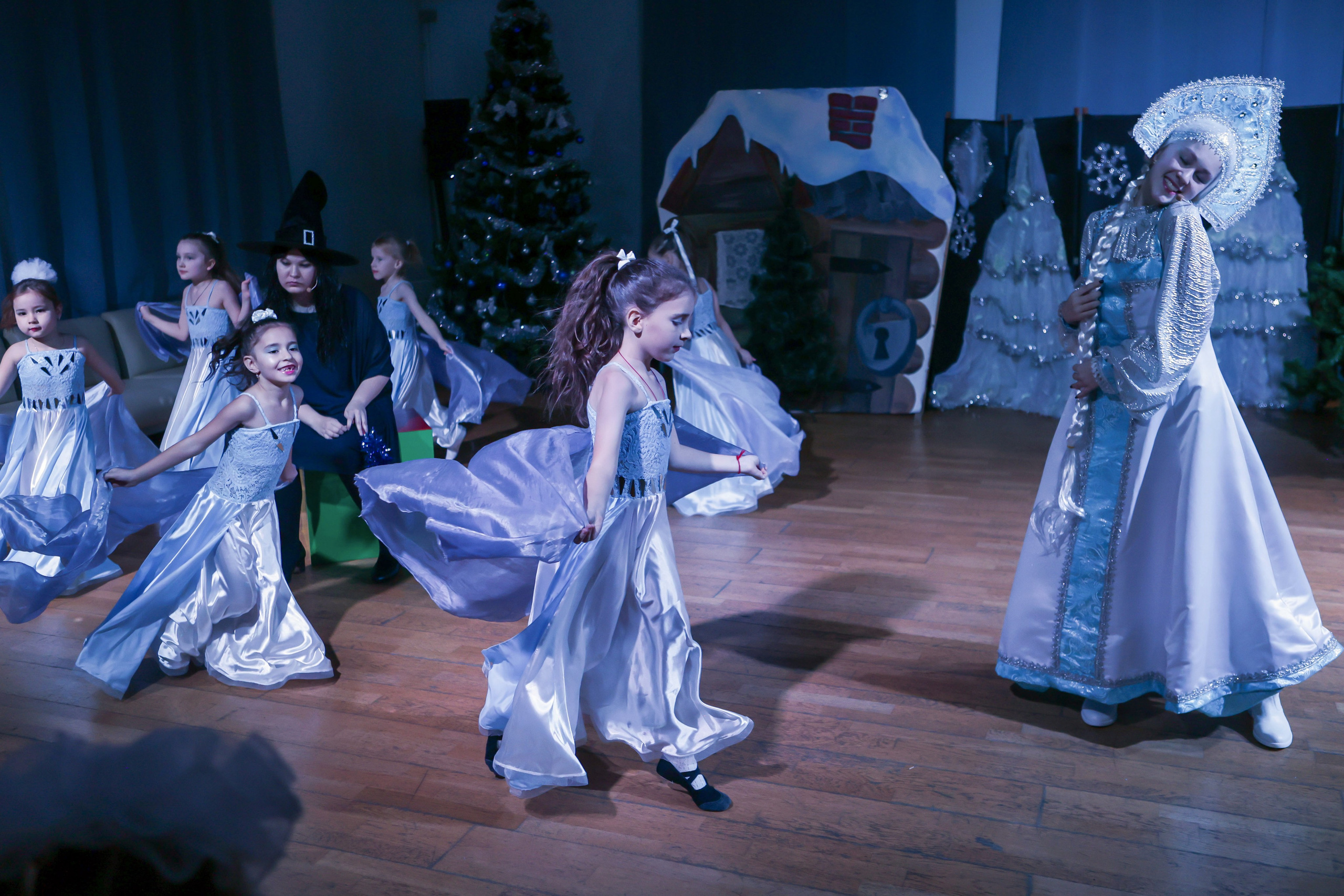 Новогодняя скачзка центр детского творчесва Подольск. Выпускные альбомы и школьный фотограф в Подольске, Троицке, Щербинке, Москве и Московской области