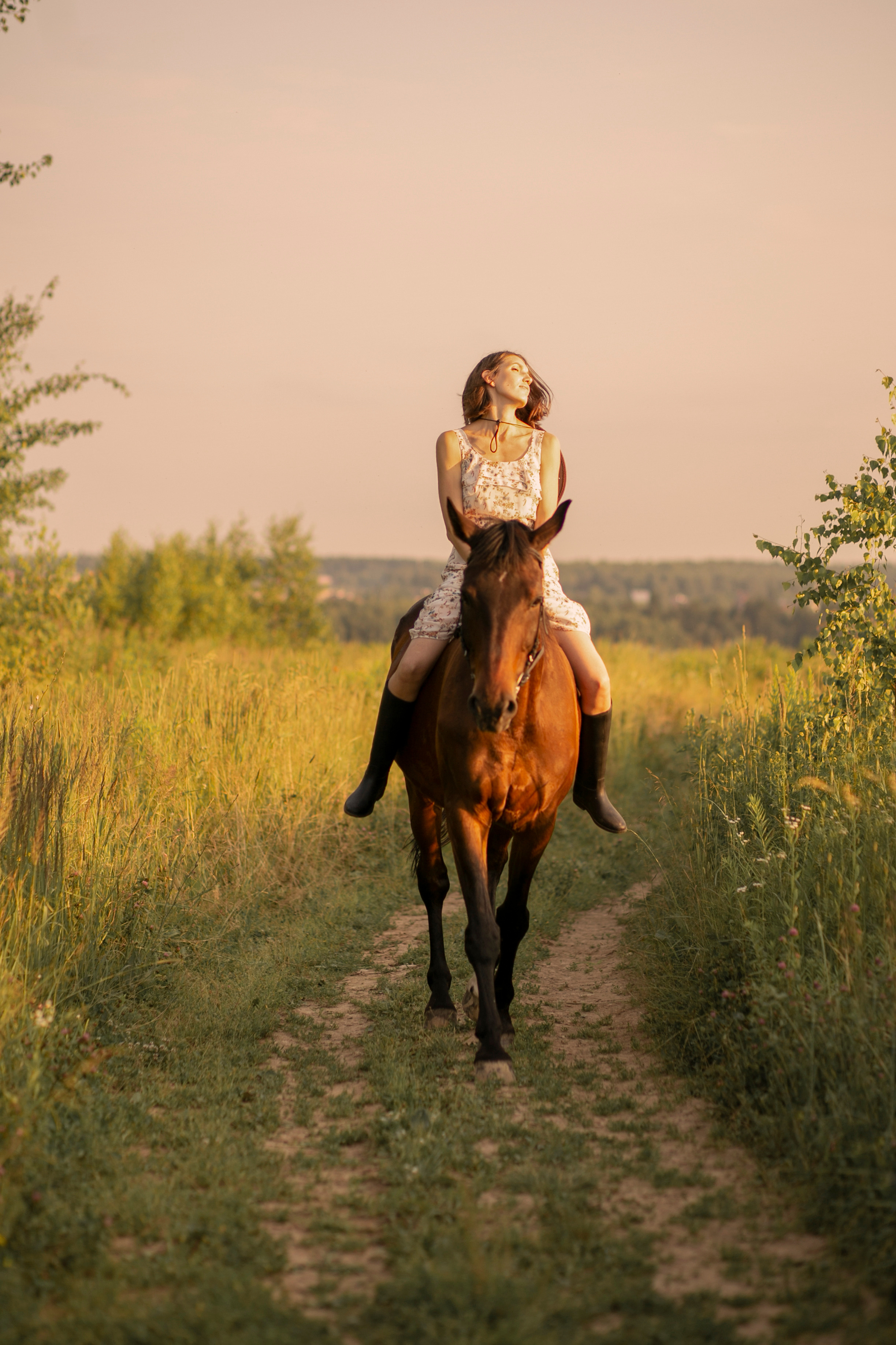 ПОЛЕ, ЛОШАДКА, ДЕВУШКА…. Арт-фотограф в Москве Елена Иванова
