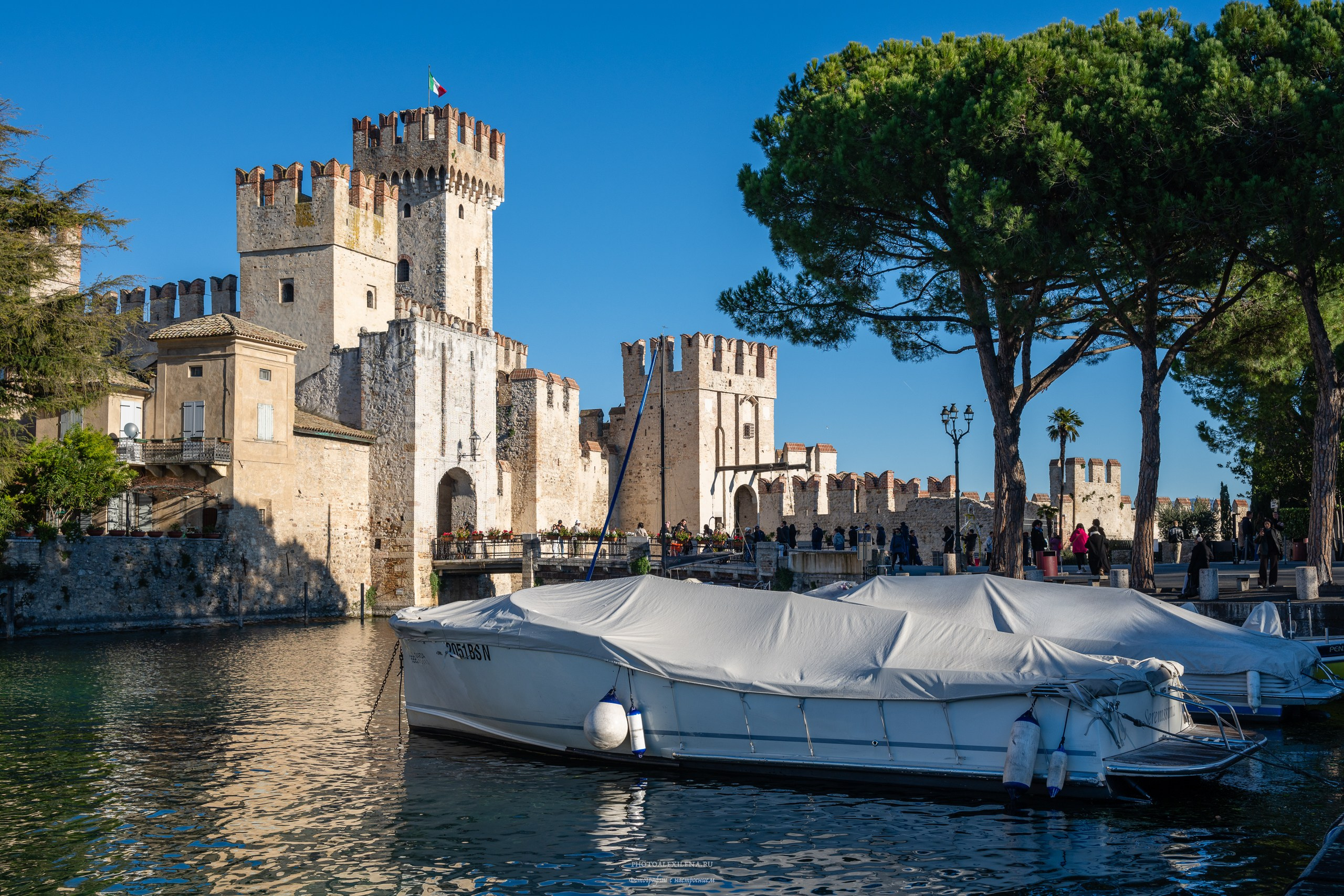 Сирмионе-очаровательный городок на озере Гарда. Авторские стильные фотокартины