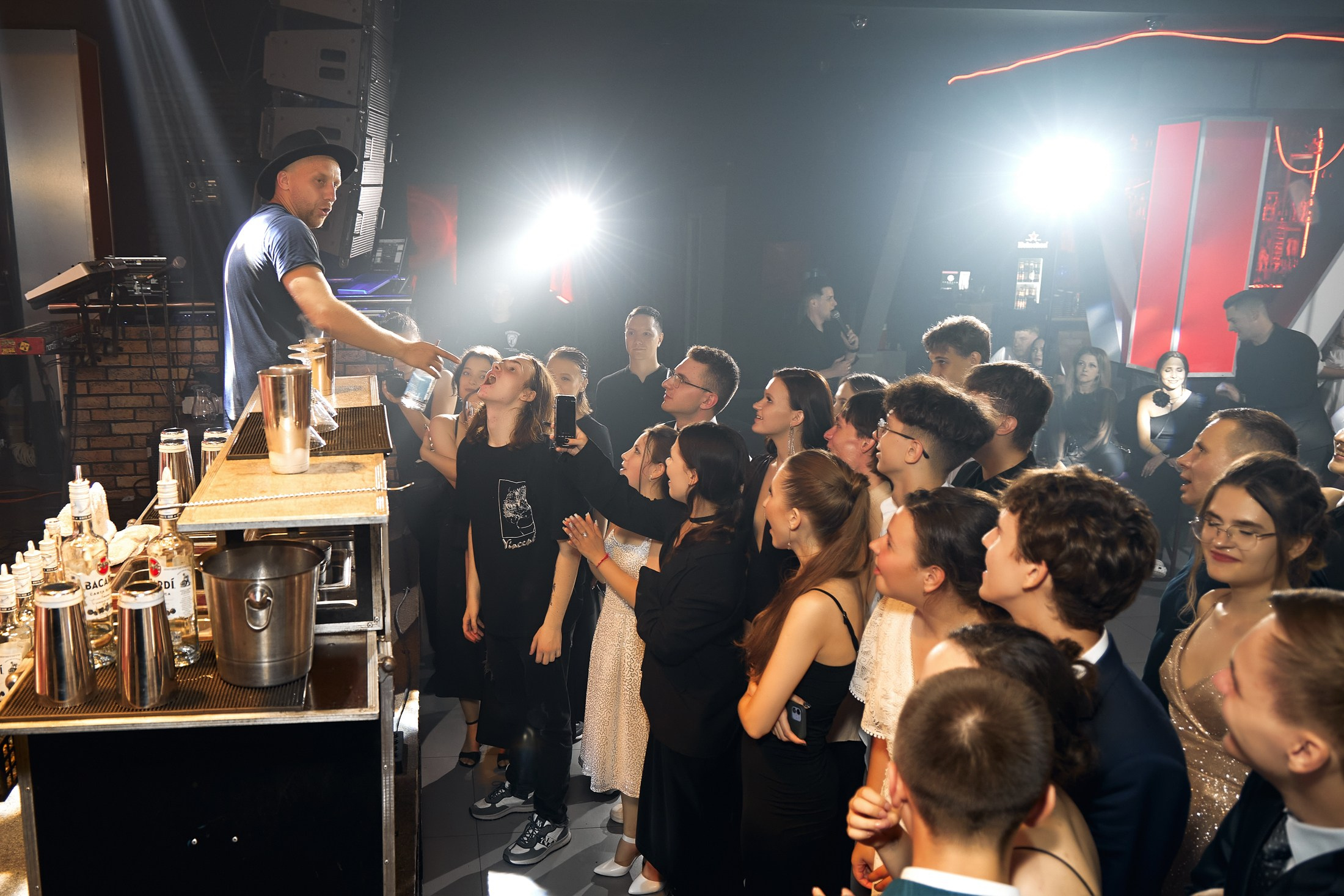 Фотограф на выпускной. Свадебный репортажный и фуд фотограф в Барнауле Гайфулин Виталий