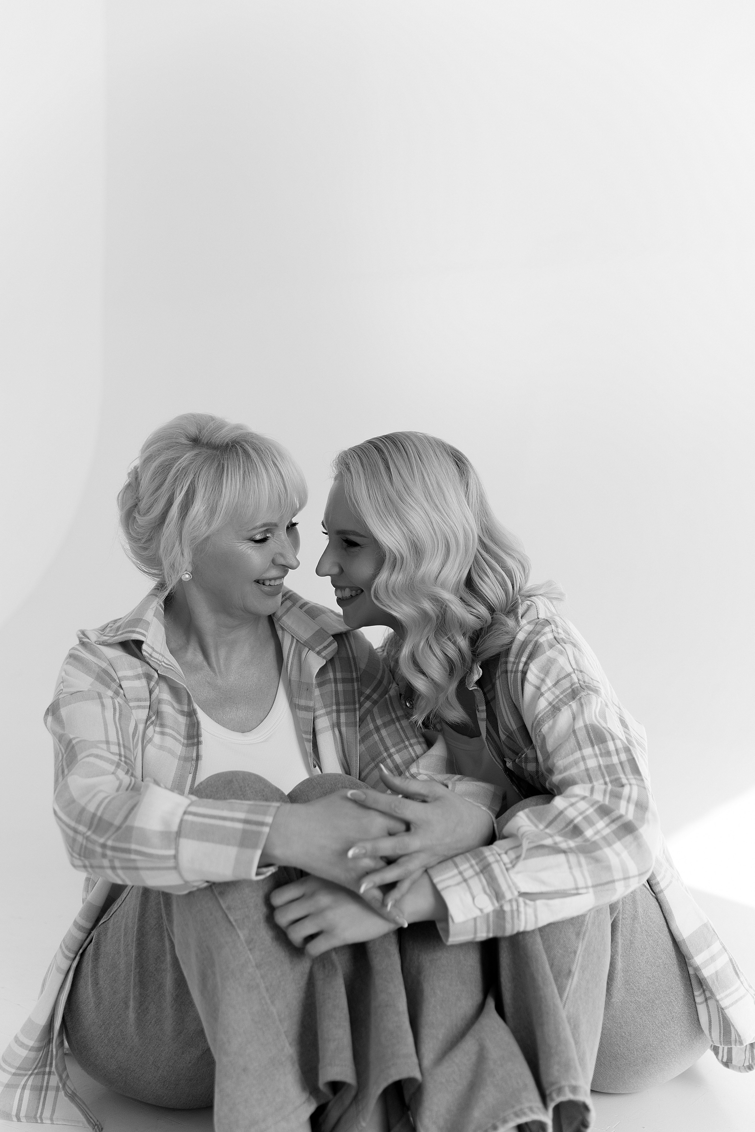 Диана с мамой в студии. Свадебный фотограф в Пскове и Санкт-Петербурге | Анна Голикова