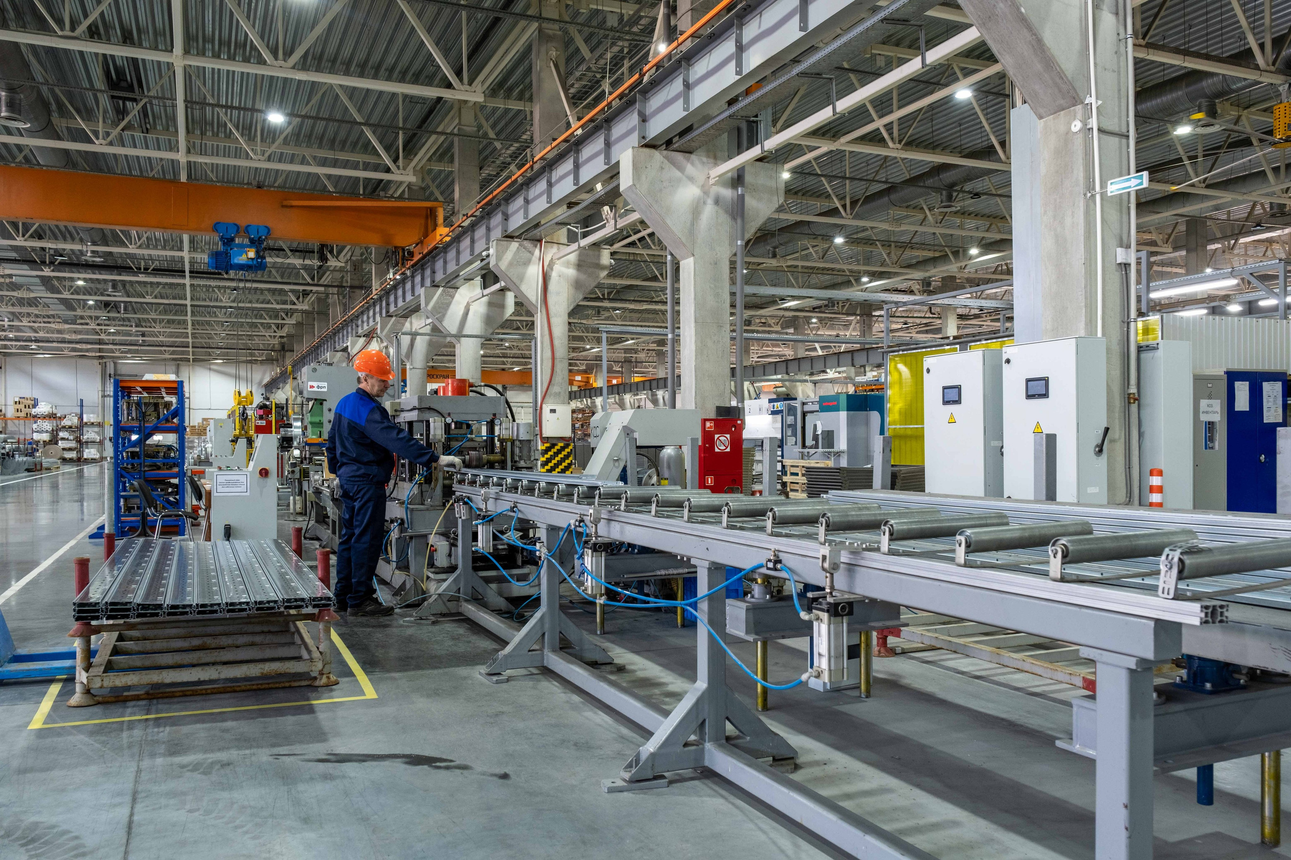 IEK — торжественное открытие производственного цеха. Фото тур