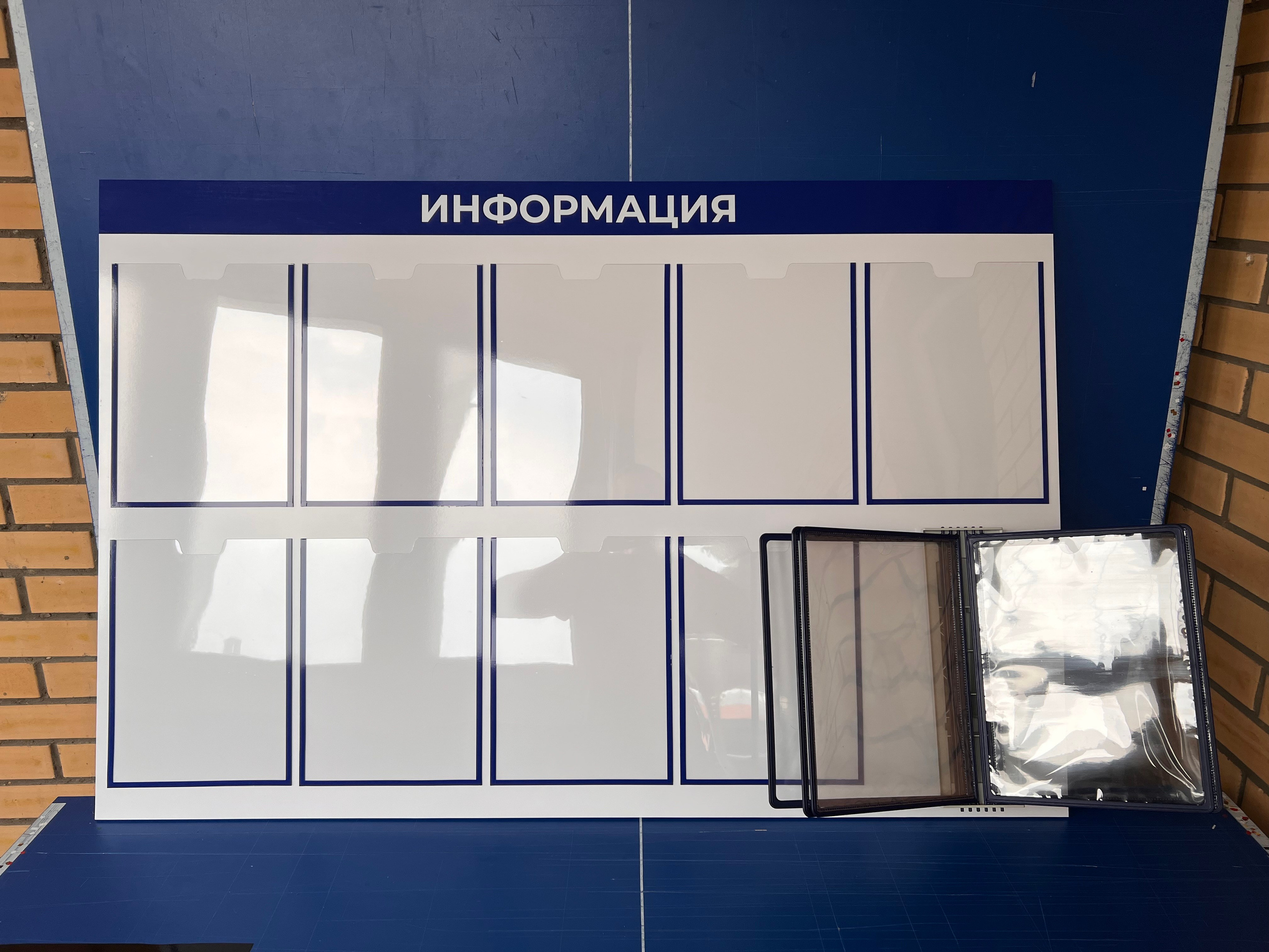 Фотографии офисных табличек, информационных стендов, вывесок