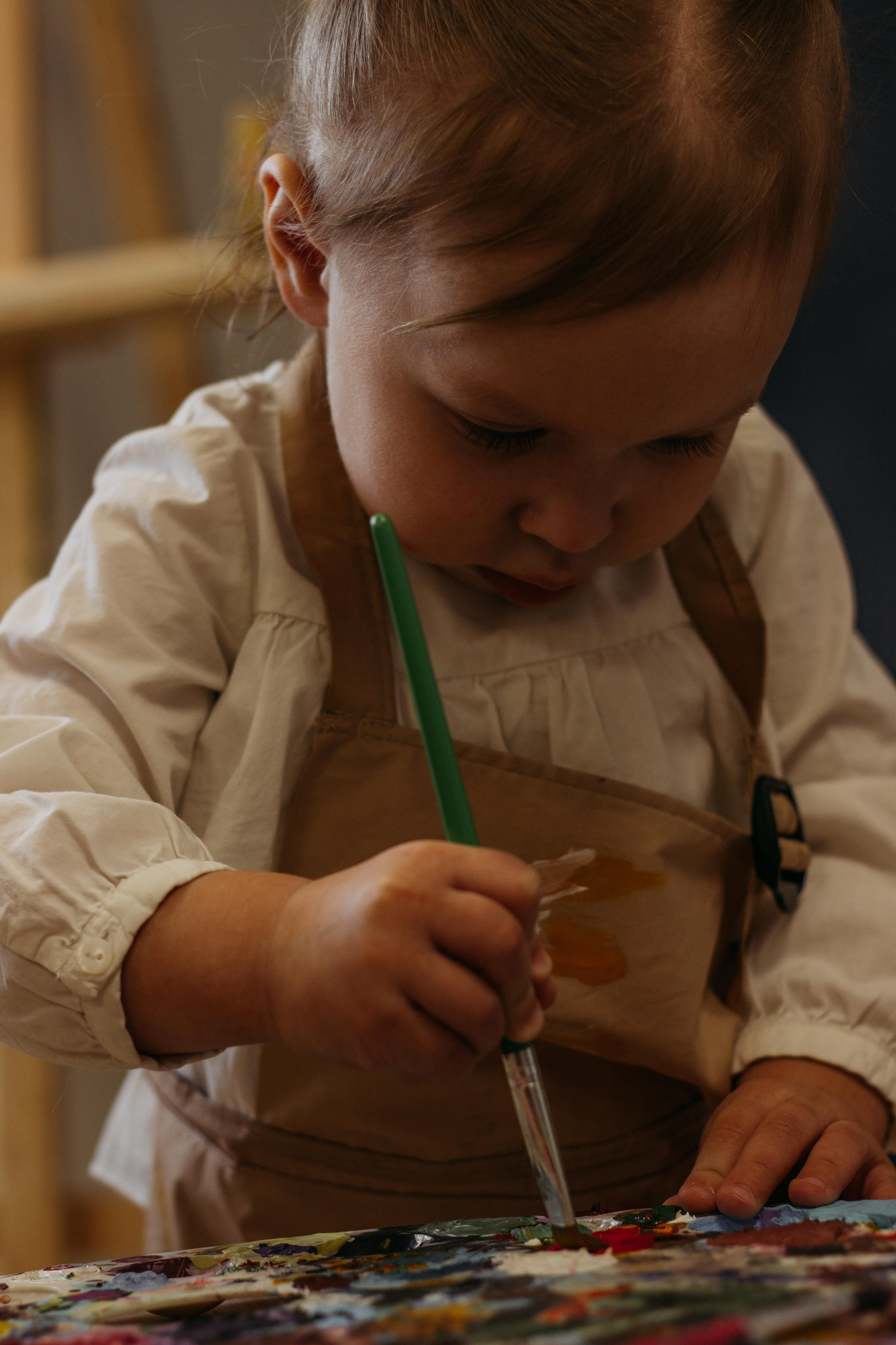 Фотосессия юной художницы. Венера Гайн. Репортажный фотограф  Тюмень. Обучение фотографии с 0