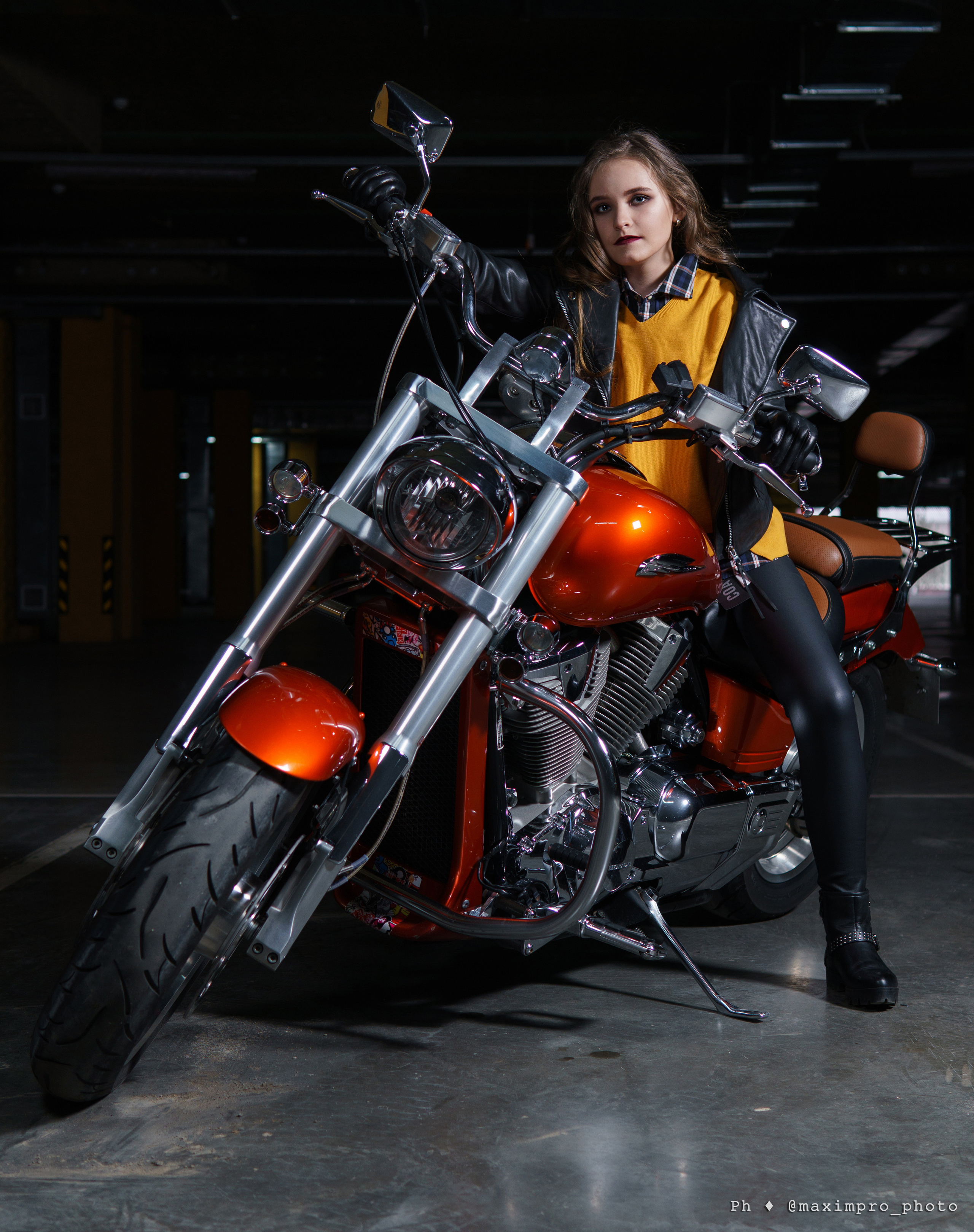 С байком. Свадебный фотограф Максим Прокопейков