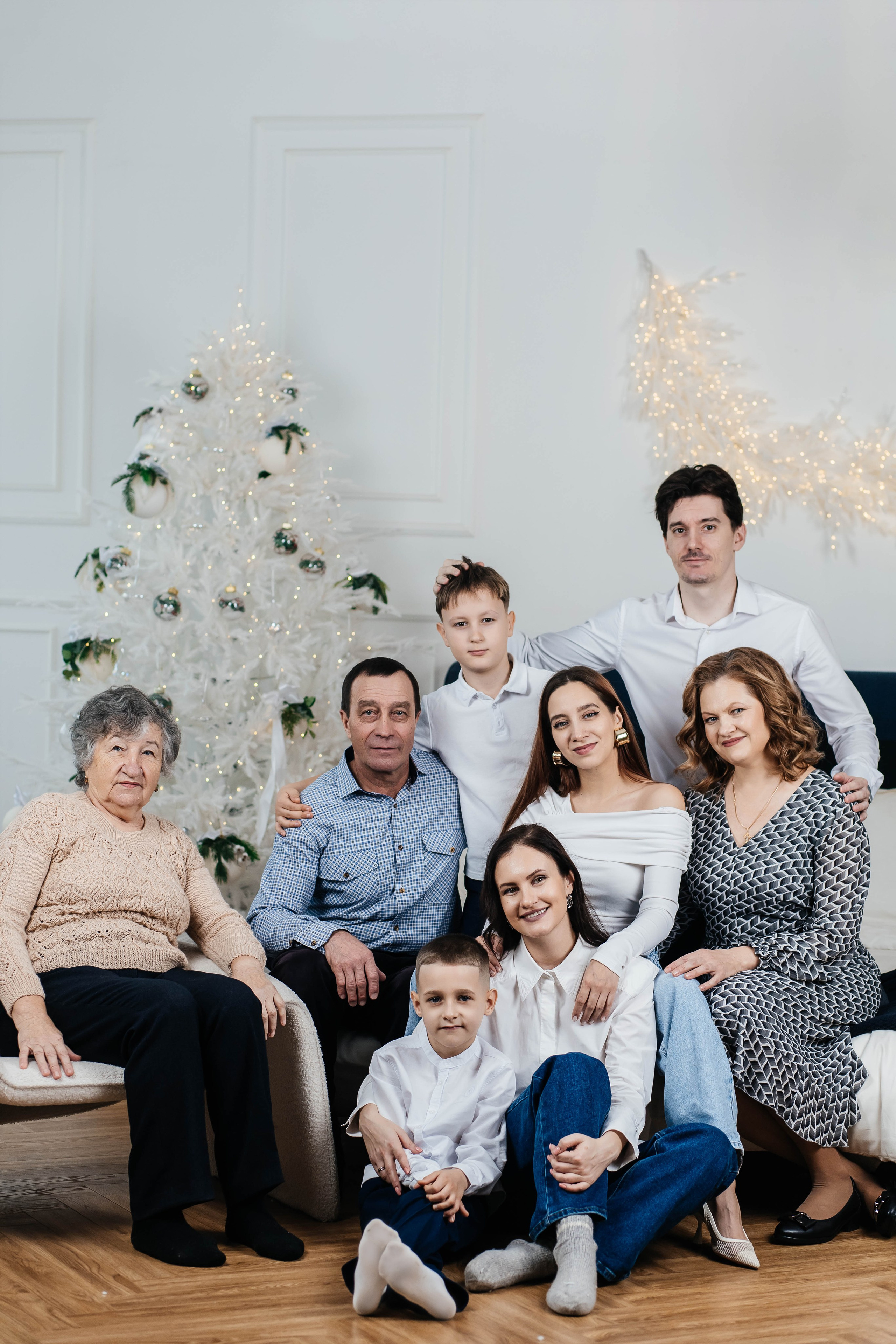 Семейная фотосессия большой семьи НГ 2026. Женский фотограф в Оренбурге Ирина Заводчикова