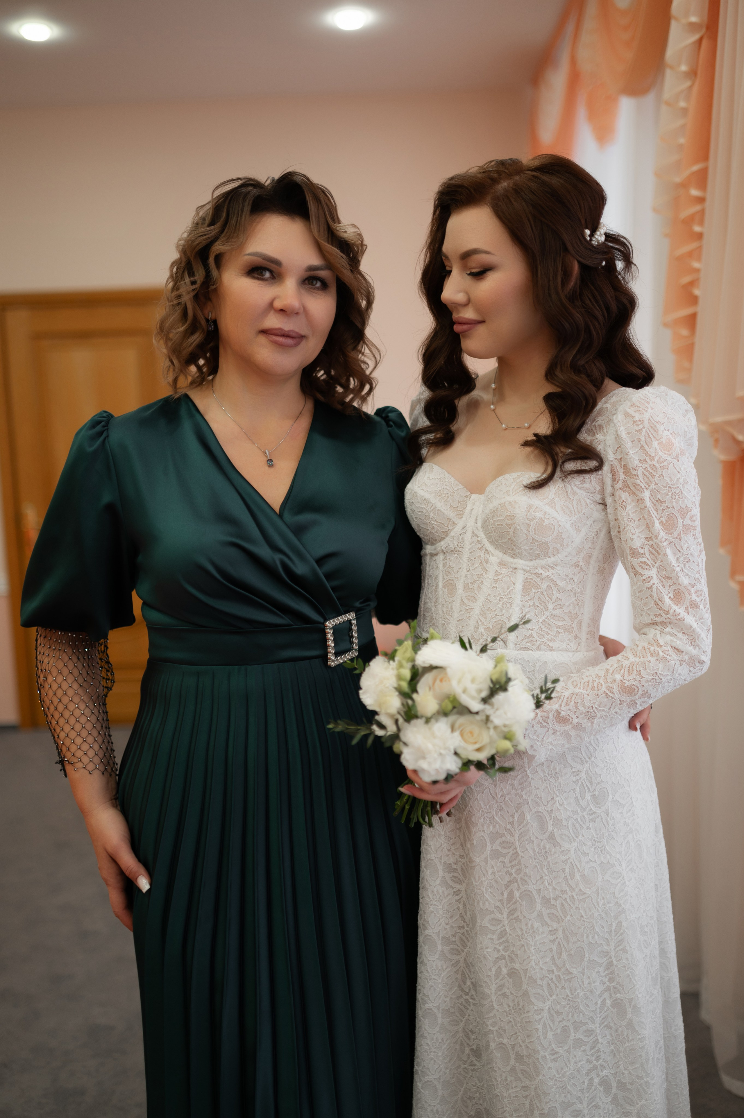 «И вот теперь остаются эти три: вера, надежда, любовь. Но величайшая из них — любовь». Твой личный проводник к красивым фотографиям в Старом Осколе