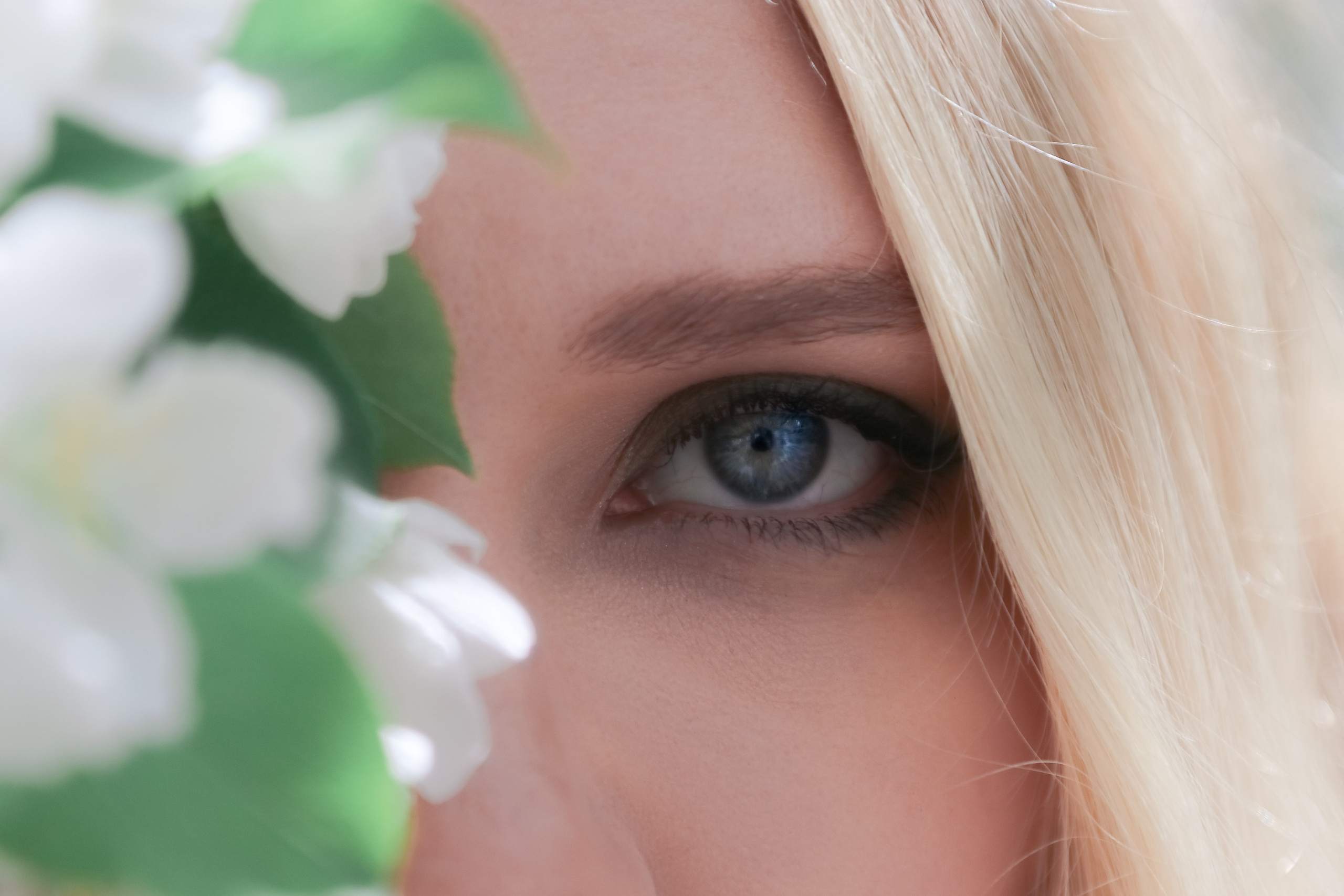 Любовь и цветущая яблоня. Портретный и пейзажный фотограф Никита Павлов