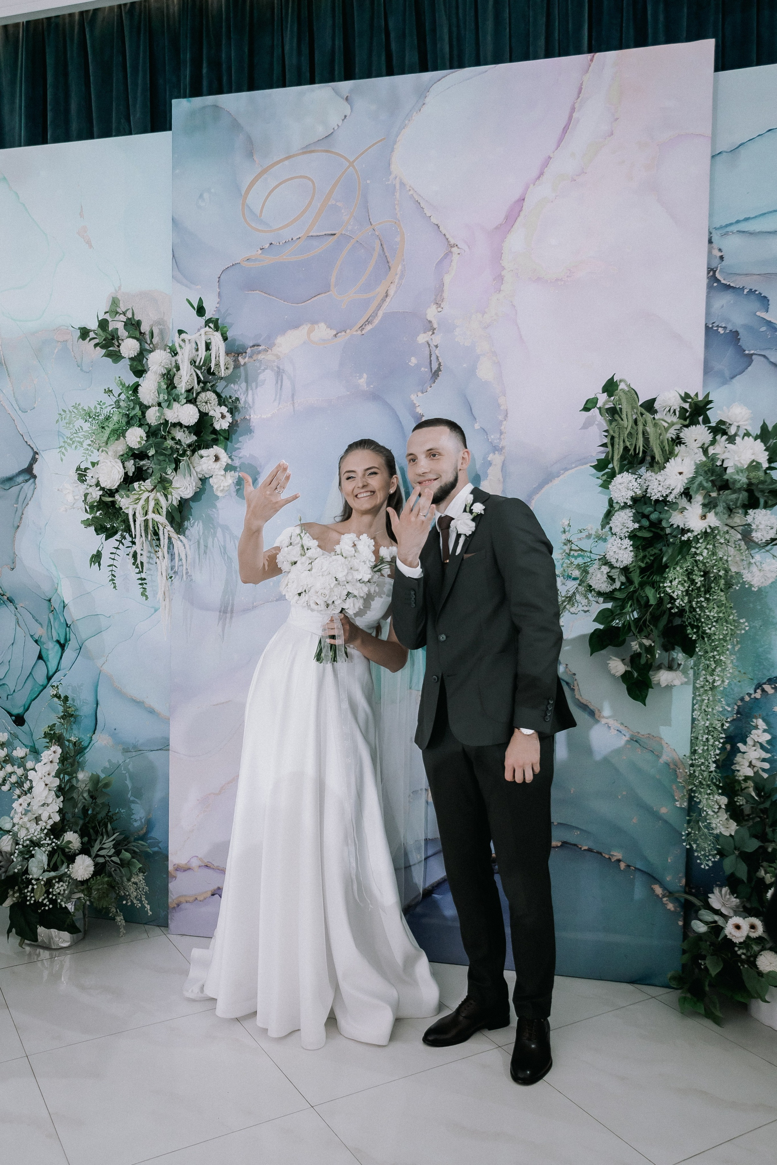 Свадебная прогулка. Эвелина и Дмитрий. Свадебная фотография. Арина Рубах