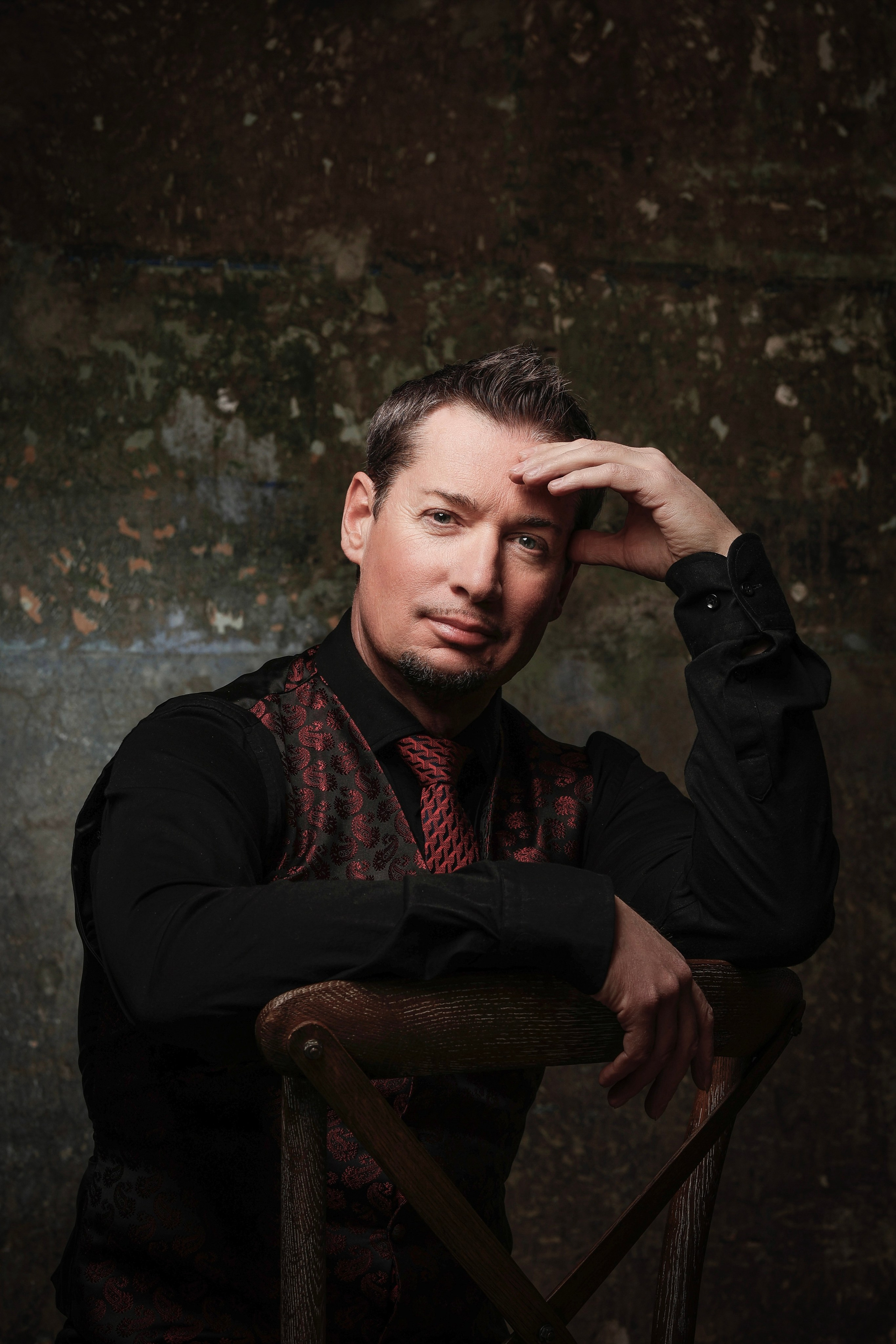 ВЛАДИСЛАВ ТУМАНОВ