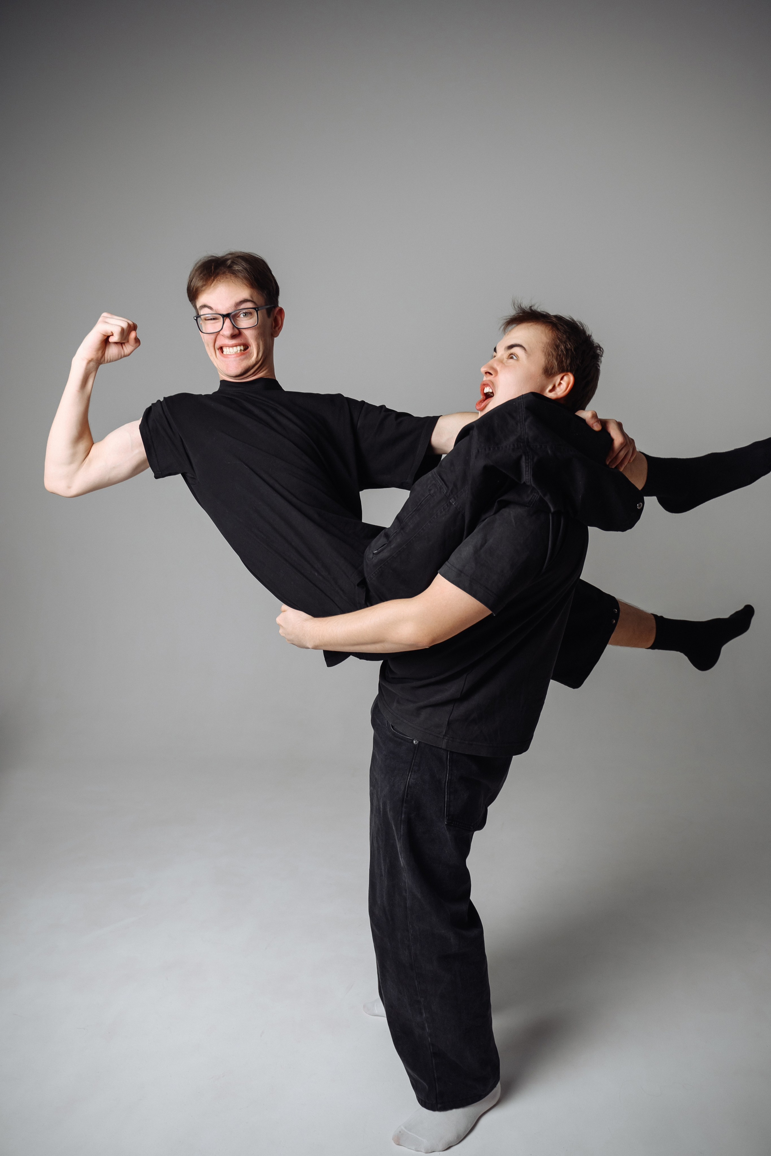 ВЫПУСКНИКИ 11 КЛАСС. МАРГАРИТА КУДРЯШОВА СВАДЕБНЫЙ И СЕМЕЙНЫЙ ФОТОГРАФ ТВЕРЬ МОСКВА