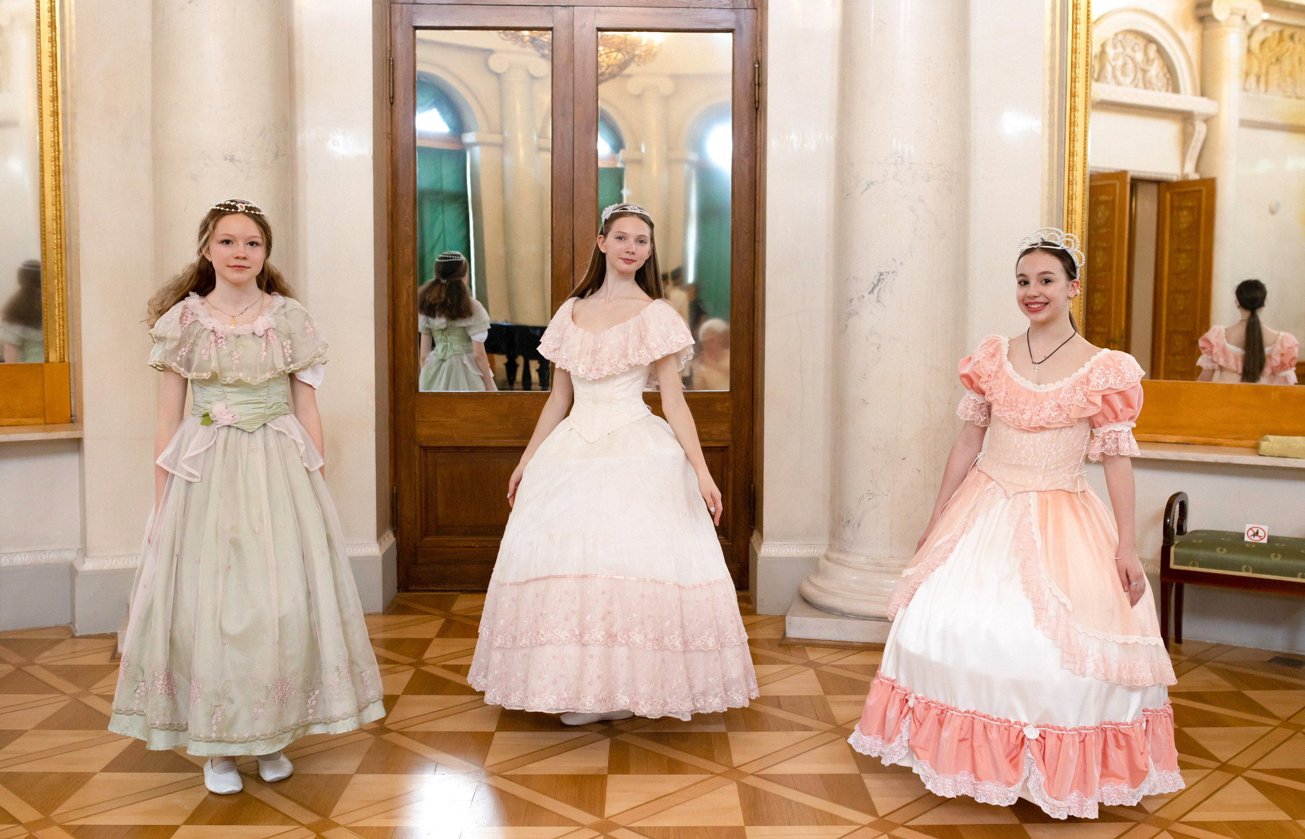 Костюмированный детский праздник во дворце. Фотограф на праздник, корпоратив, День Рождения и Юбилей в г. Санкт-Петербурге Алексей Анкушев