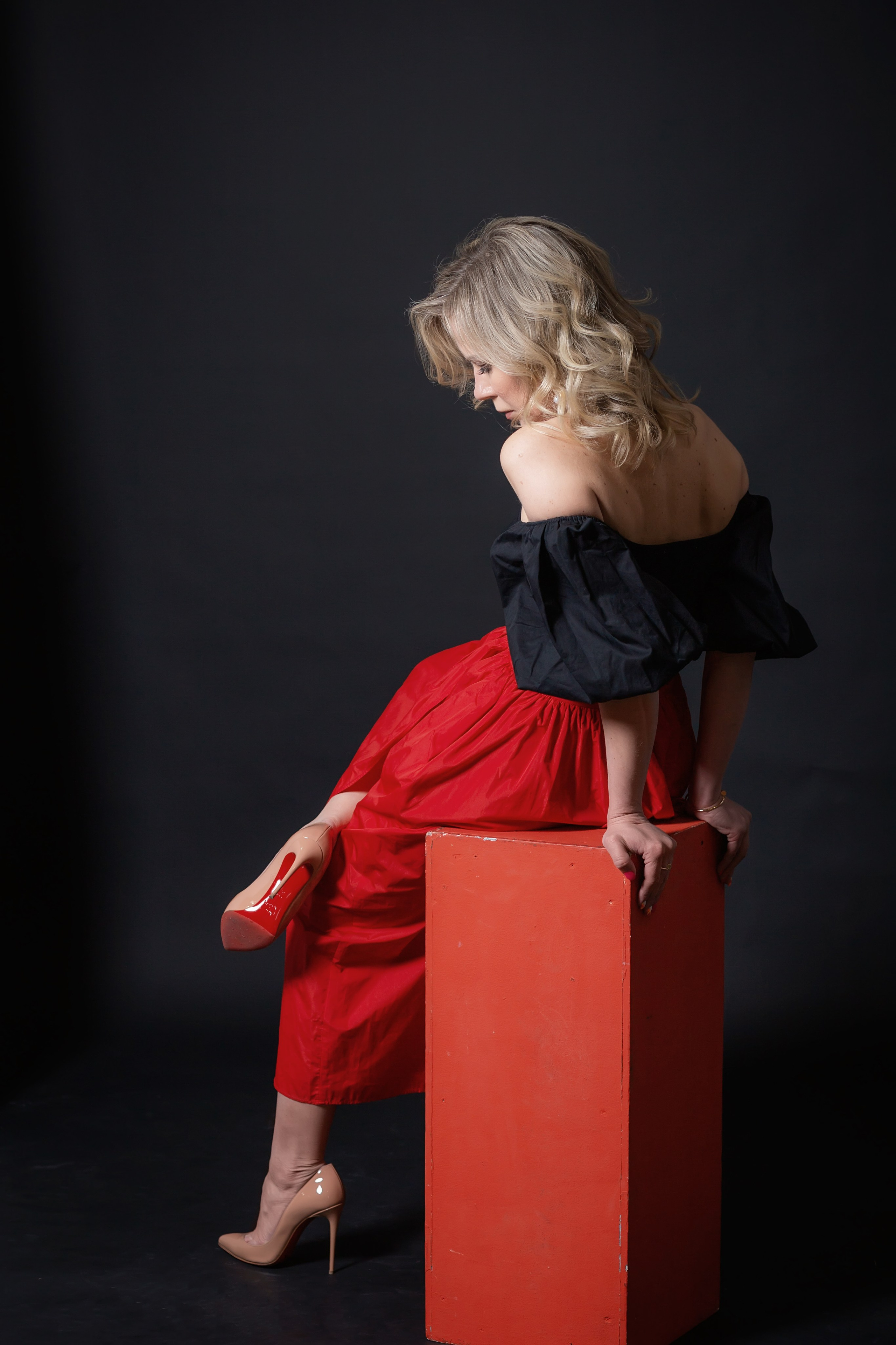 Портретная фотосессия в студии СПб: сдержанный шик и элегантность. Портретные фотосессии, контент-съемки, репортаж