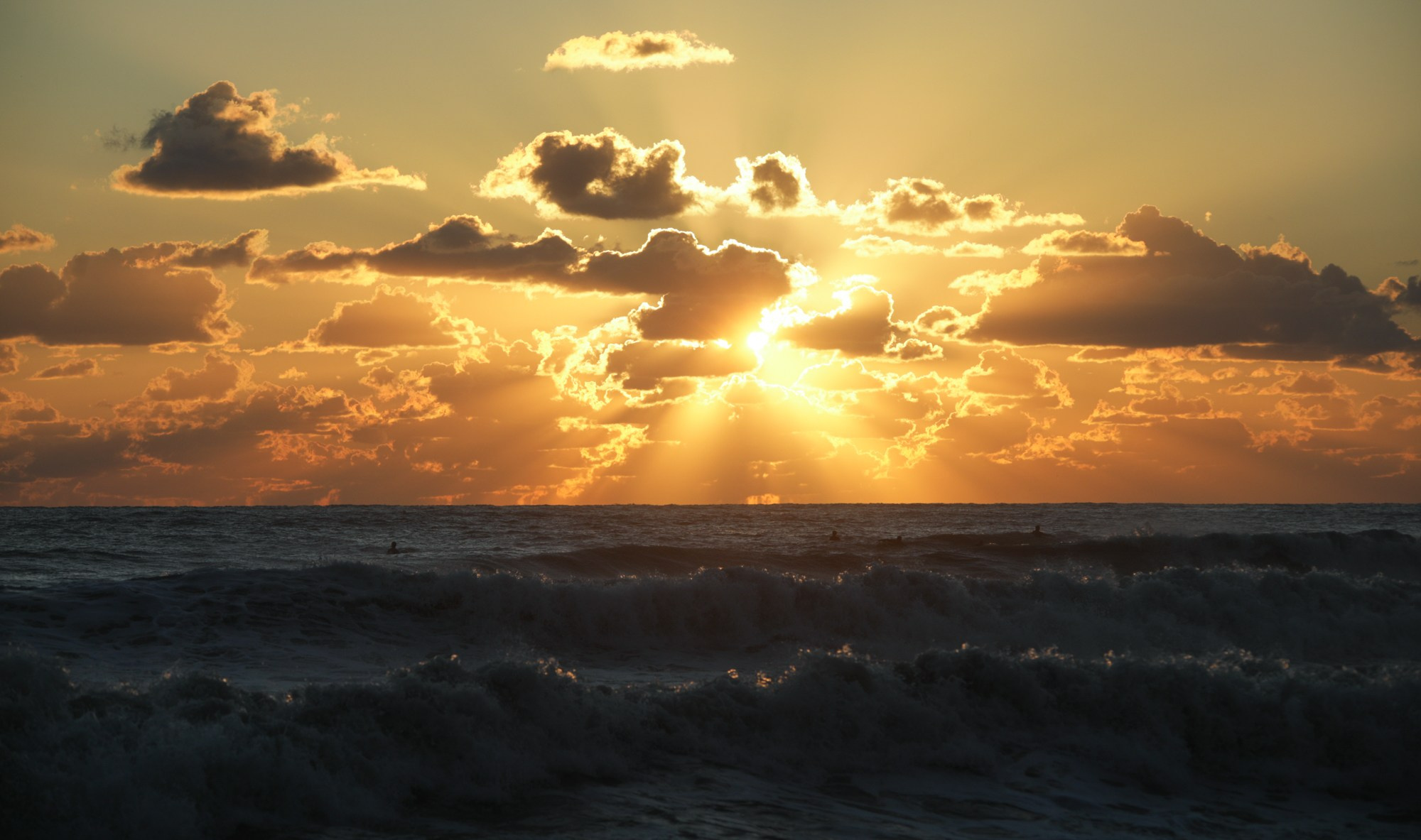 Море и серферы. Репортажный и постановочный Наталья Санникова