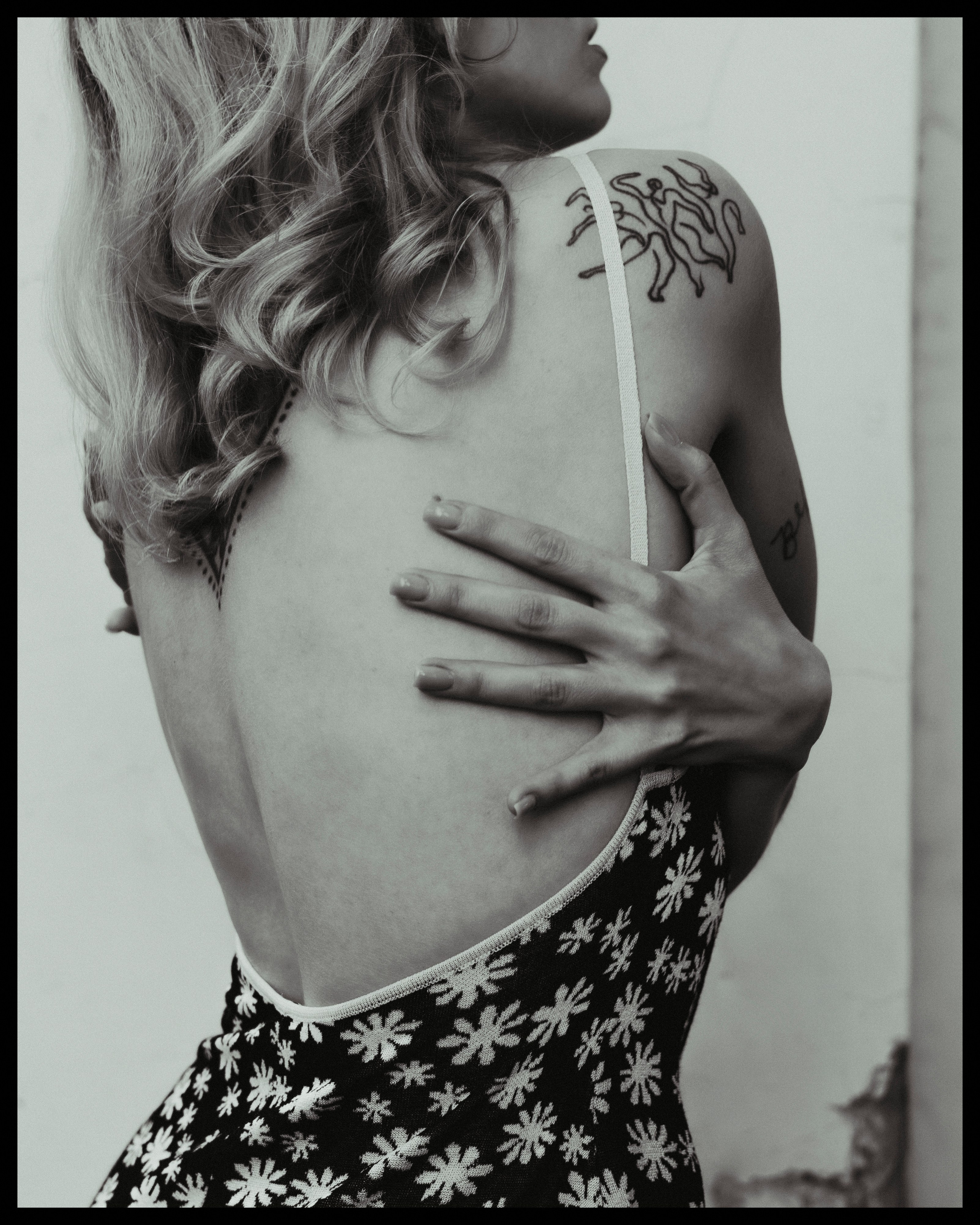 Girs. Male photographer