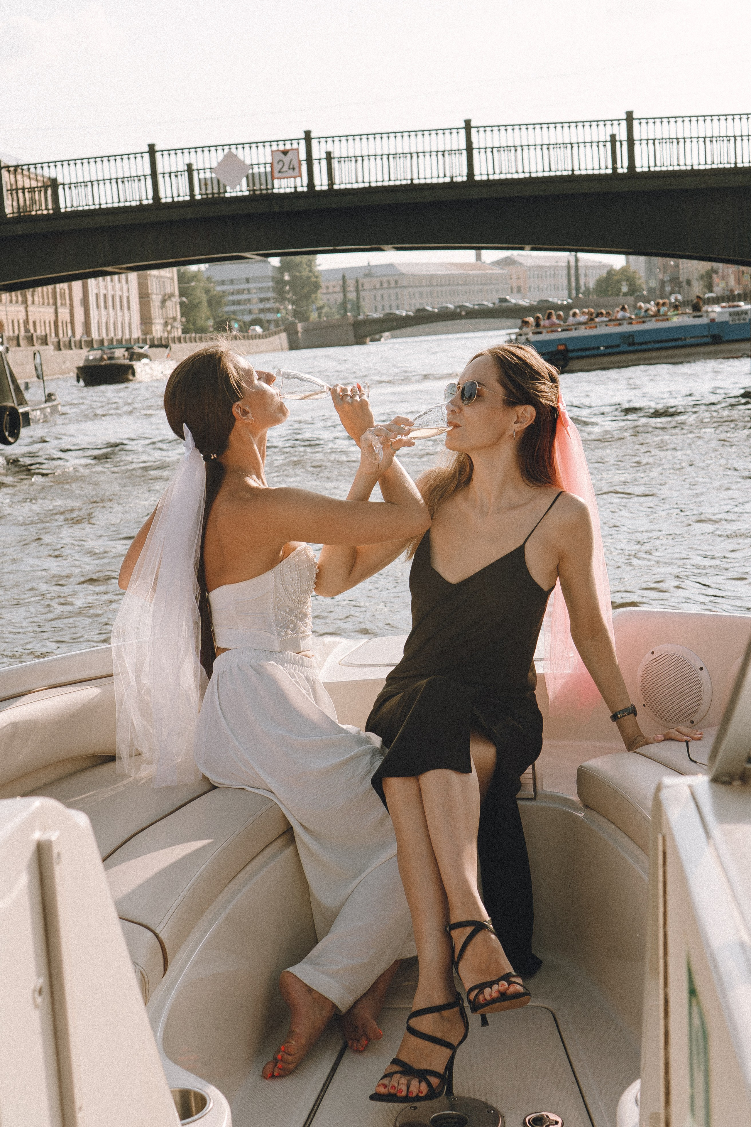 ДЕВИЧНИК НА КАТЕРЕ. Профессиональный фотограф, Санкт-Петербург — Виктория Богомолова