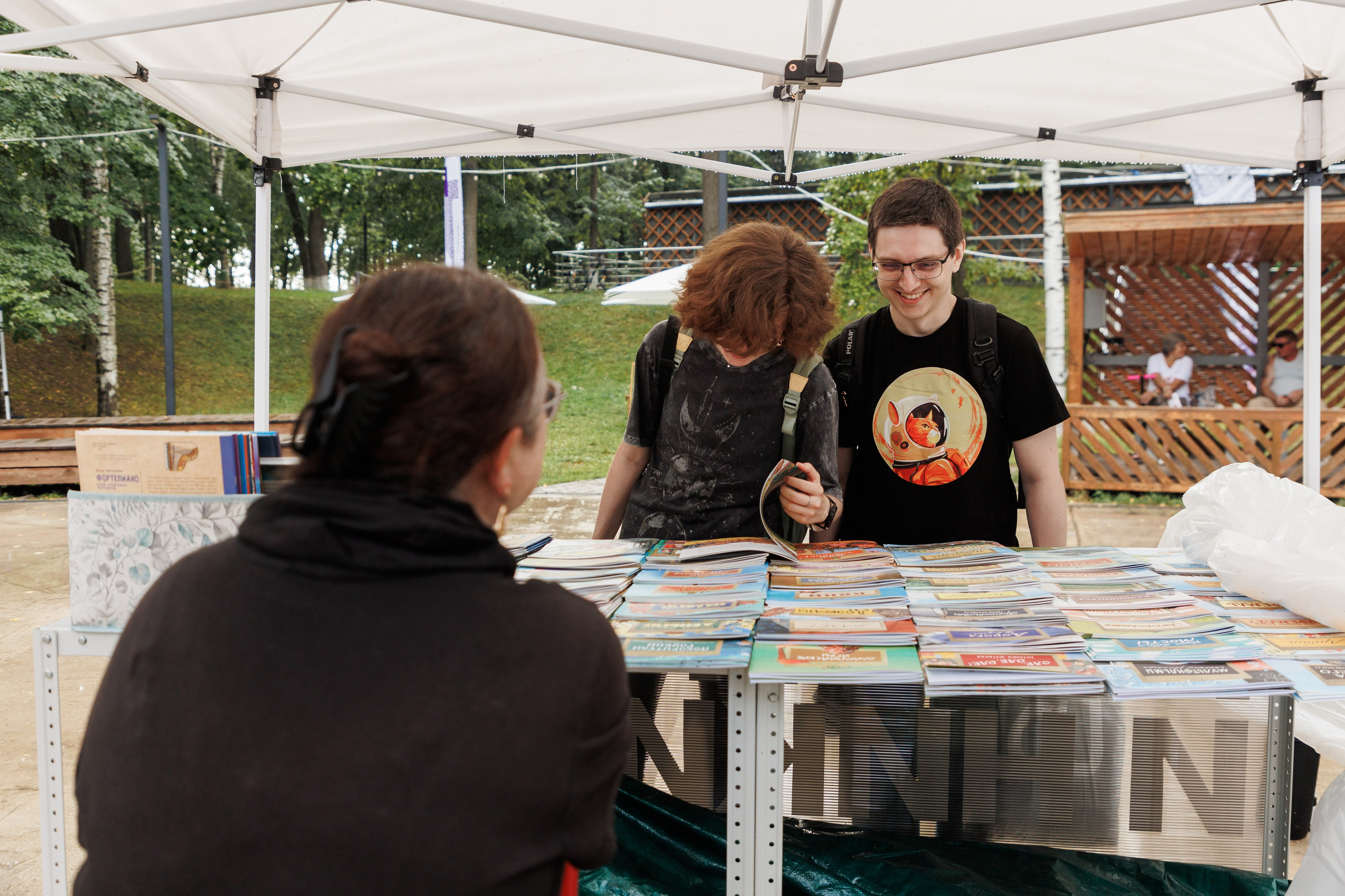 Книжный фестиваль «Смены» в Выксе 2025. Фотограф городских и семейных событий Артем Карпухин