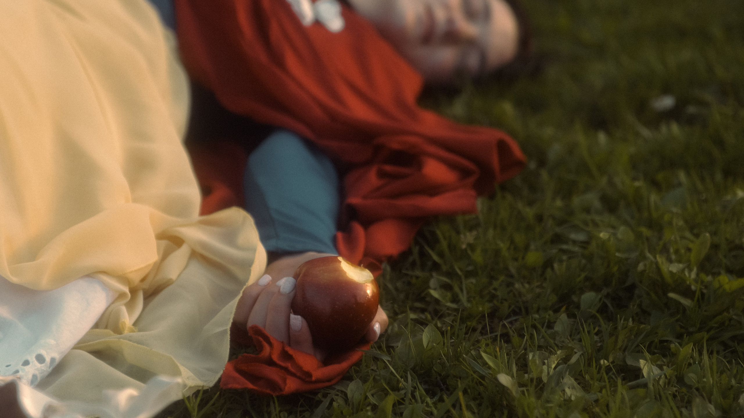 Съемка по мотивам мультфильма «Белоснежка». Фотограф-режиссер Анастасия Вронская | Кинематографическая фотография