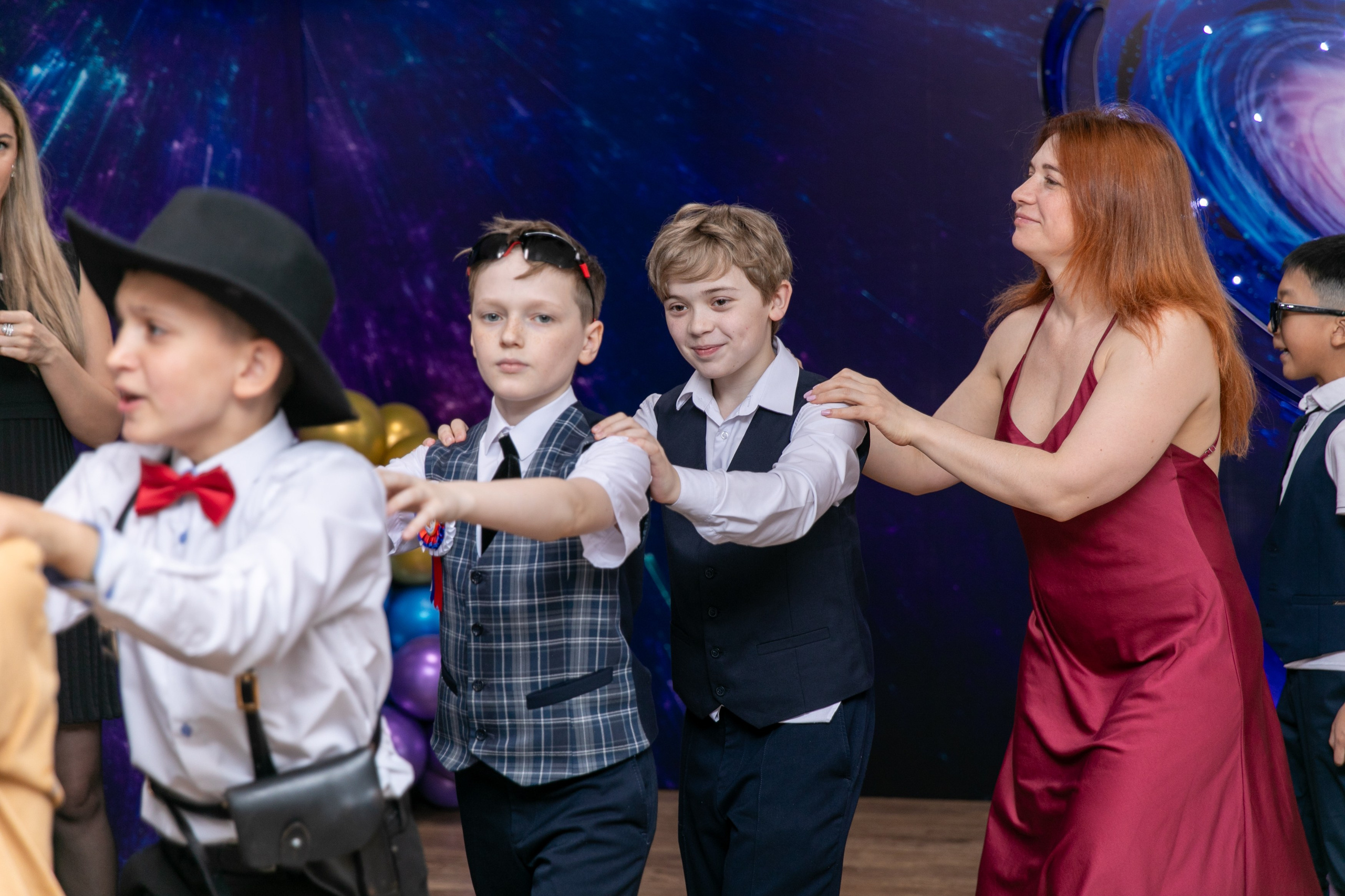 Выпускной 4 класс Гимназия 3 2025. Школьный и детский фотограф в Южно-Сахалинске Анастасия Лескова