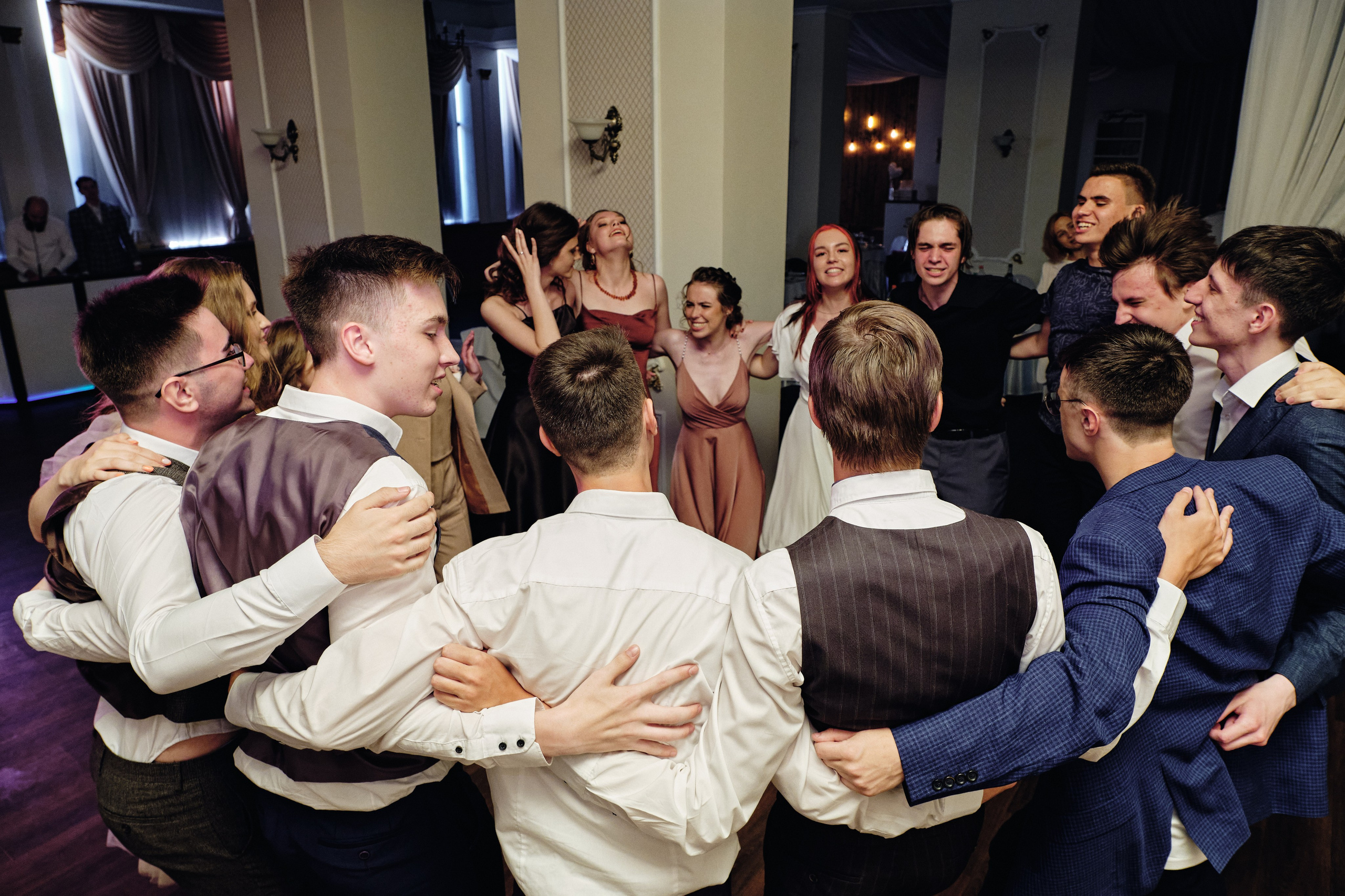 Фотограф на выпускной в СПб. Семейные и свадебные фотосессии в СПб, в студии, на улице, на природе