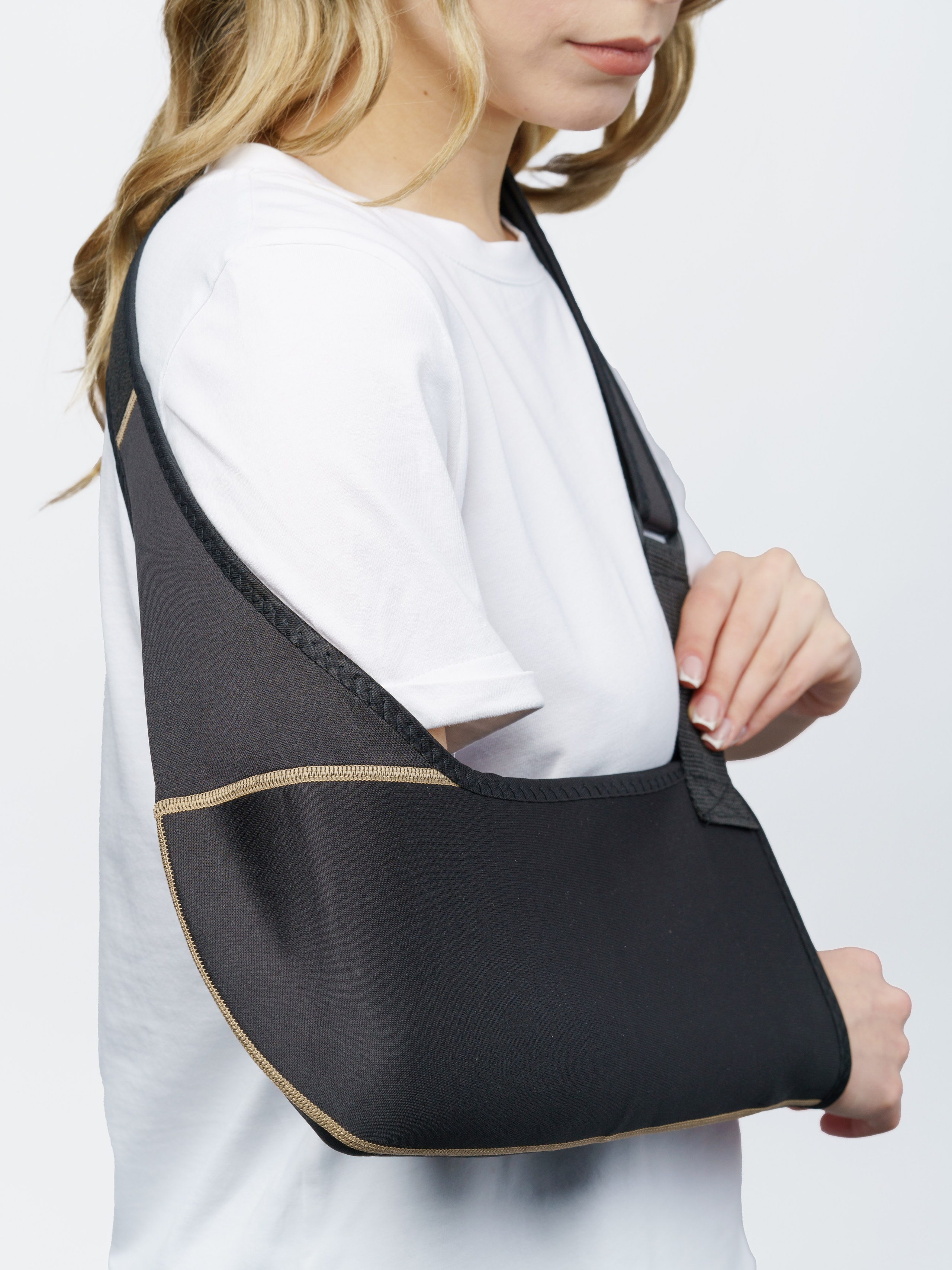 Бандаж-косынка, модель Анна. KED Production — продакшн из СПб. Создаём фото, видео и контент, который помогает брендам и селлерам продавать больше