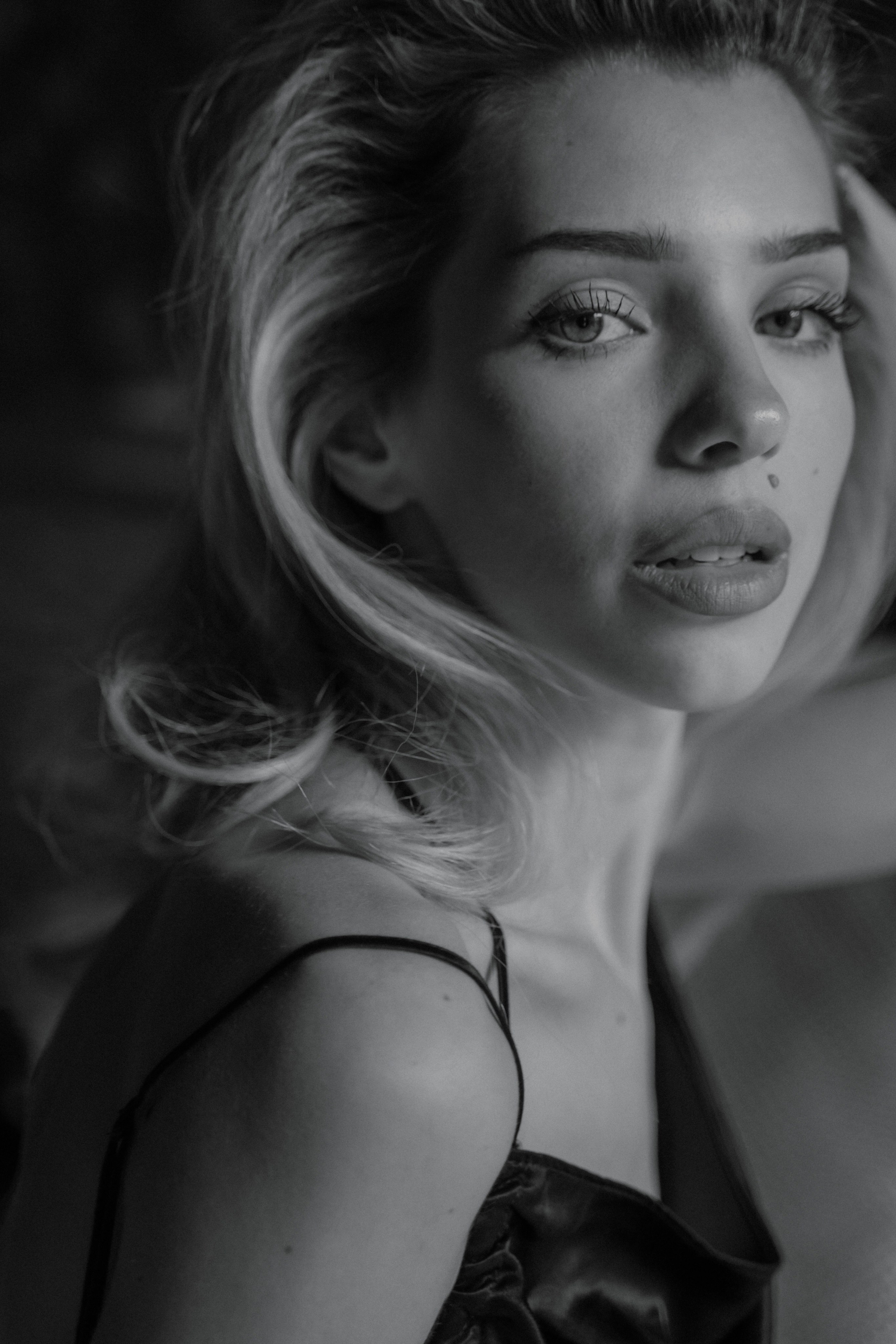 Будуарная история в отеле. Портретный фотограф в Москве