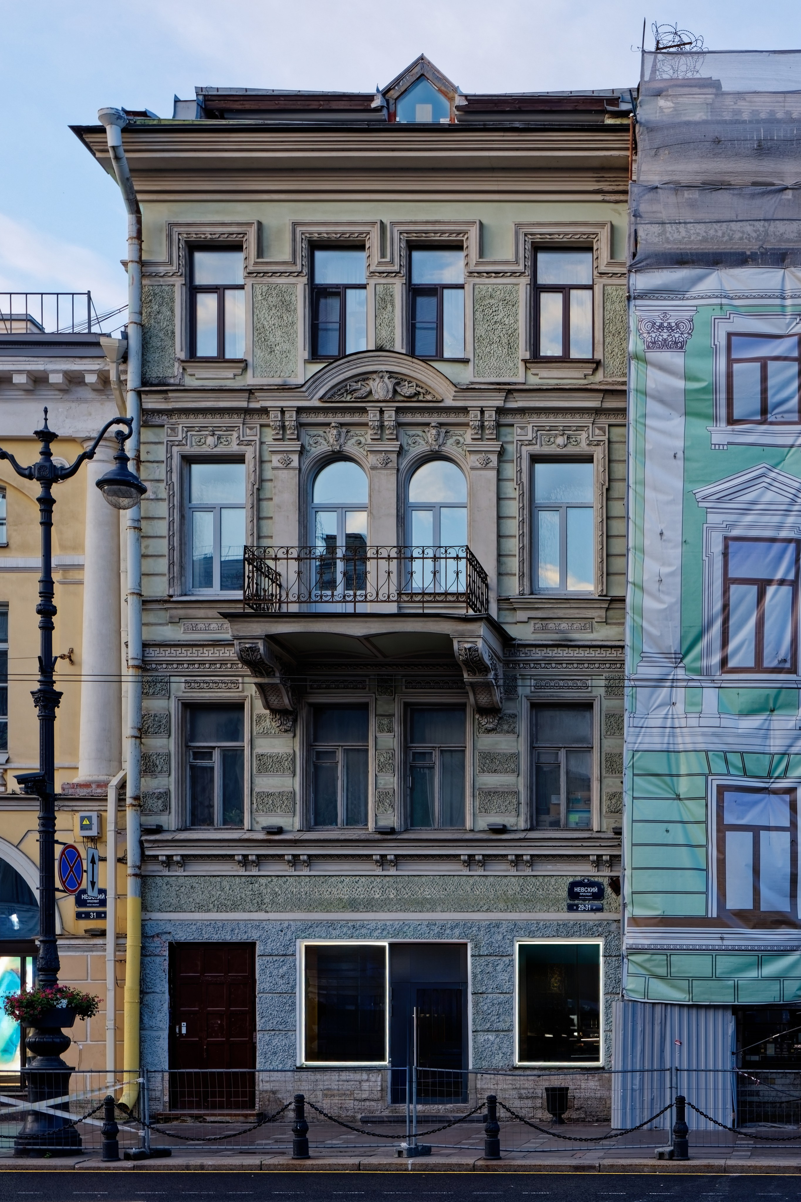 Санкт-Петербург, Невский проспект, дом 29. Дом купца Парамонова, 1887 год. Архитектор Иван Николаевич Иорс. 