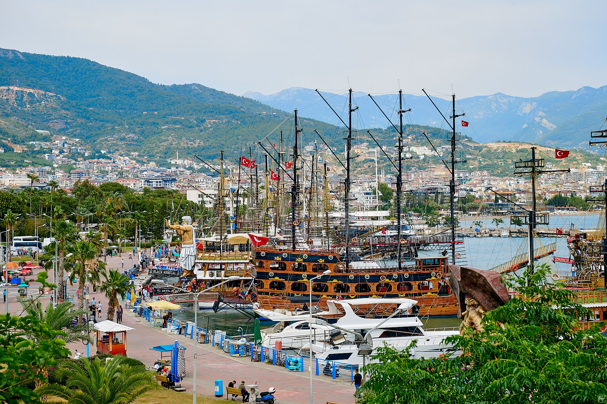Alanya, Türkiye. May 2024. Фотографии отовсюду и обо всем