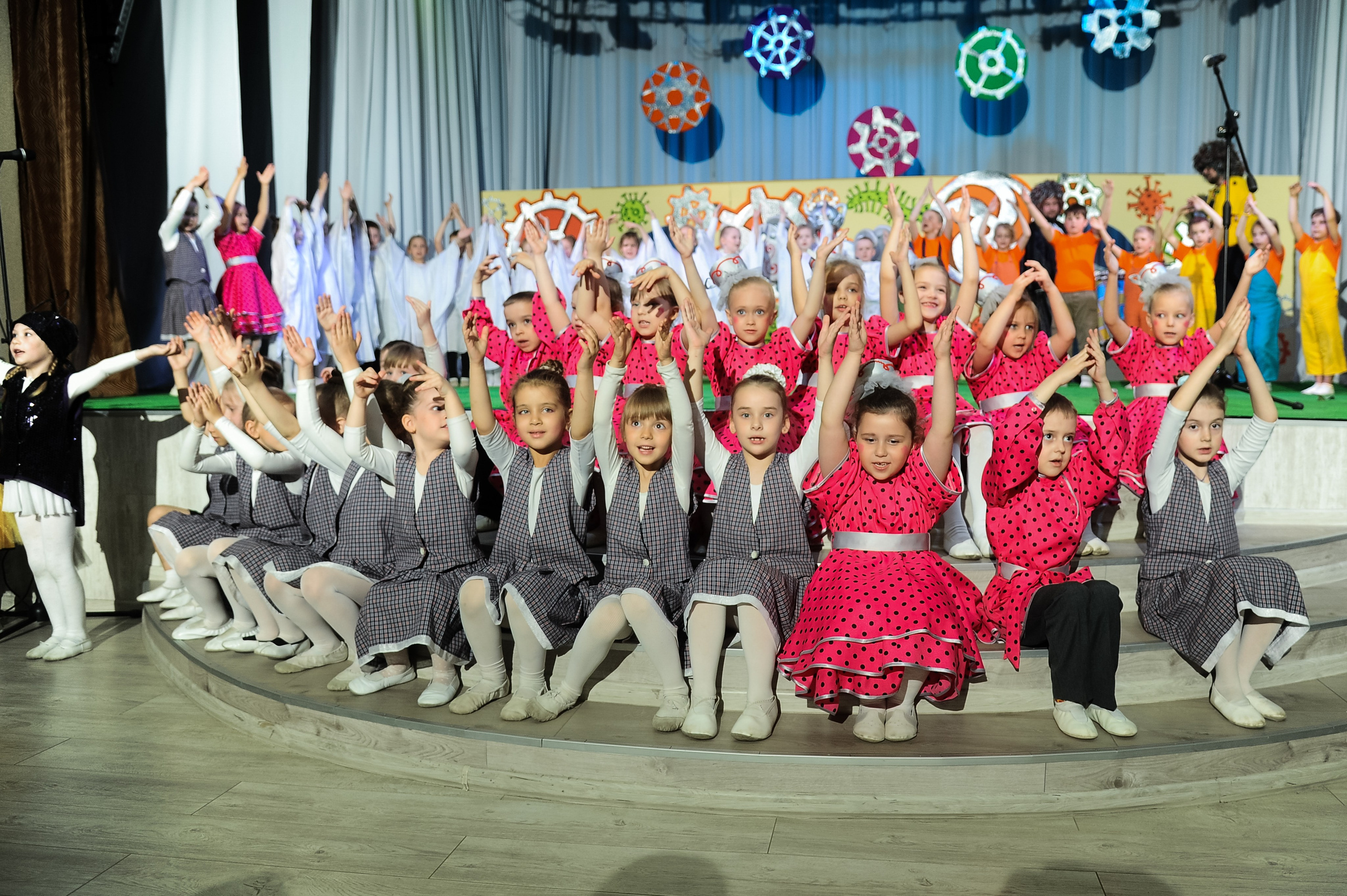 Выпускной 2025, детский центр «Самовар». Фотограф Олег Юршевич Солигорск Минск